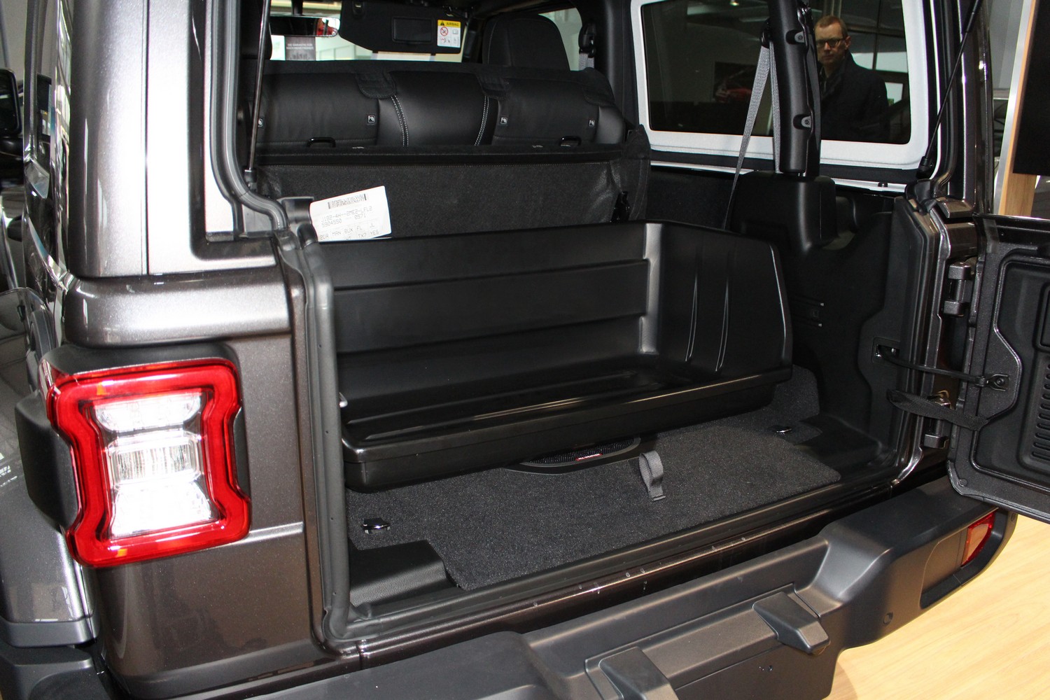 Bac de coffre convient à Jeep Wrangler (JL) 2018-présent Boot-Guard 99 x 50 x 33 cm Bac de coffre convient à Jeep Wrangler (JL) 2018-présent Boot-Guard 99 x 50 x 33 cm