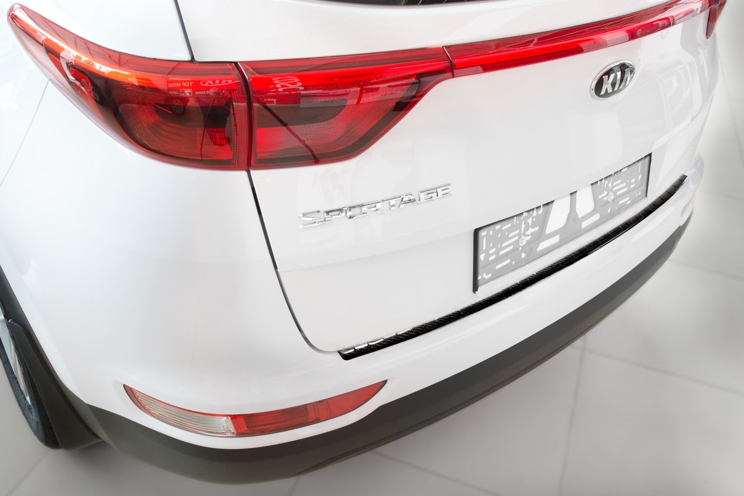 Rear bumper protector Kia Sportage IV (QL) carbon CPE