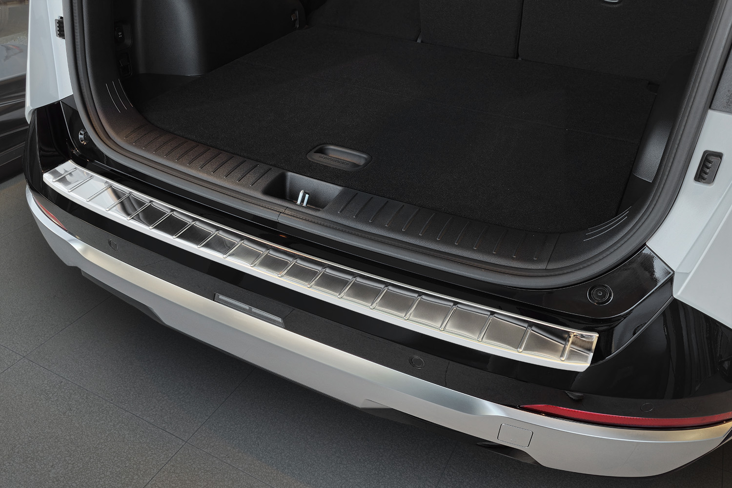 Rear bumper protector suitable for Kia Sportage V (NQ5) 2025-present stainless steel brushed