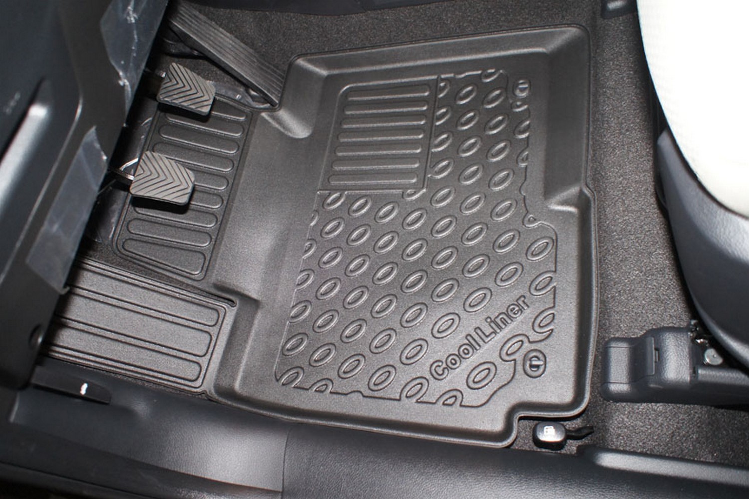 Car mats suitable for Kia Carens IV (RP) 2013-2018 Cool Liner PE/TPE rubber (KIA1CAFM-C) (2) Car mats suitable for Kia Carens IV (RP) 2013-2018 Cool Liner PE/TPE rubber (KIA1CAFM-C) (2)