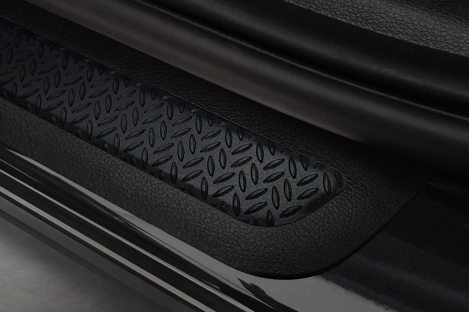Door sill plates Kia Sportage V (NQ5) 2021-present aluminium diamond plate anthracite matt 2 pieces (4)