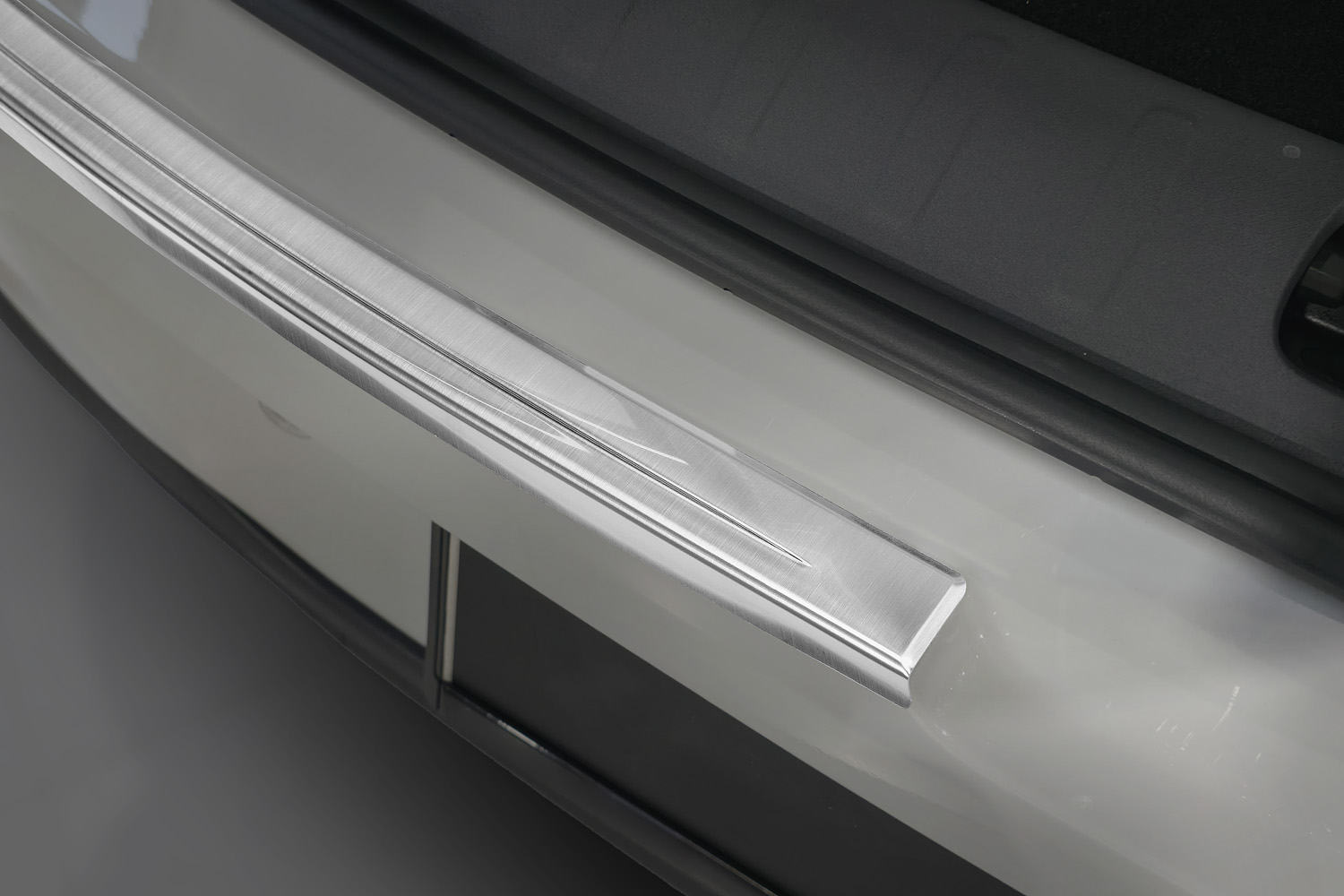 Rear bumper protector suitable for Leapmotor B10 2025-present stainless steel brushed (3)