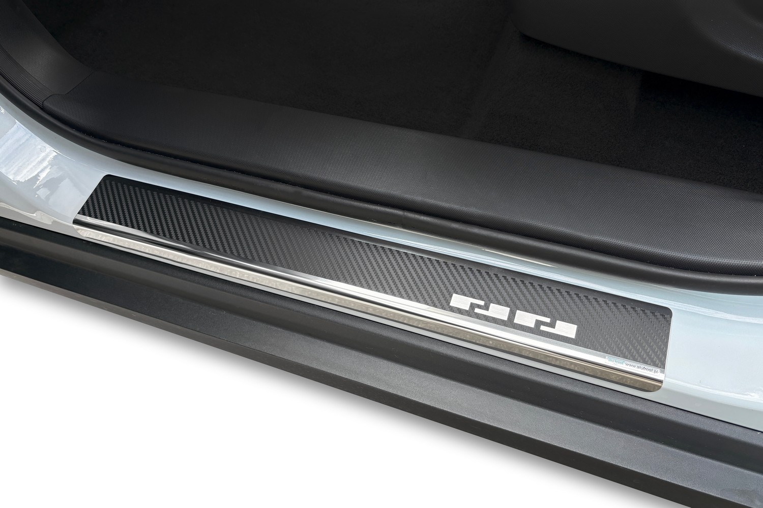 Door sill plates suitable for Leapmotor T03 2023-present 5-door hatchback stainless steel - carbon foil (3)