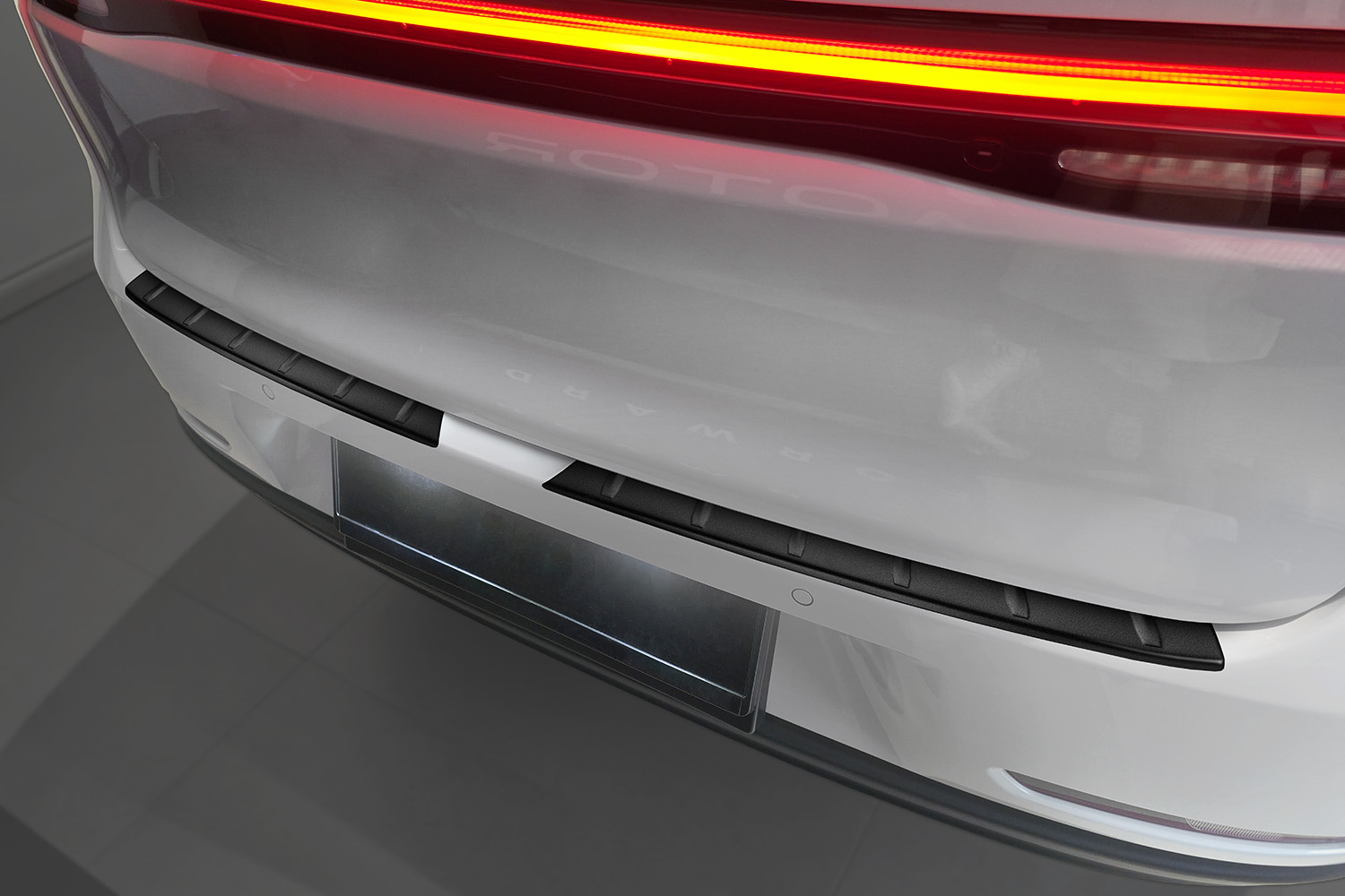 Rear bumper protector suitable for Leapmotor C10 2024-present stainless steel matt black (3)