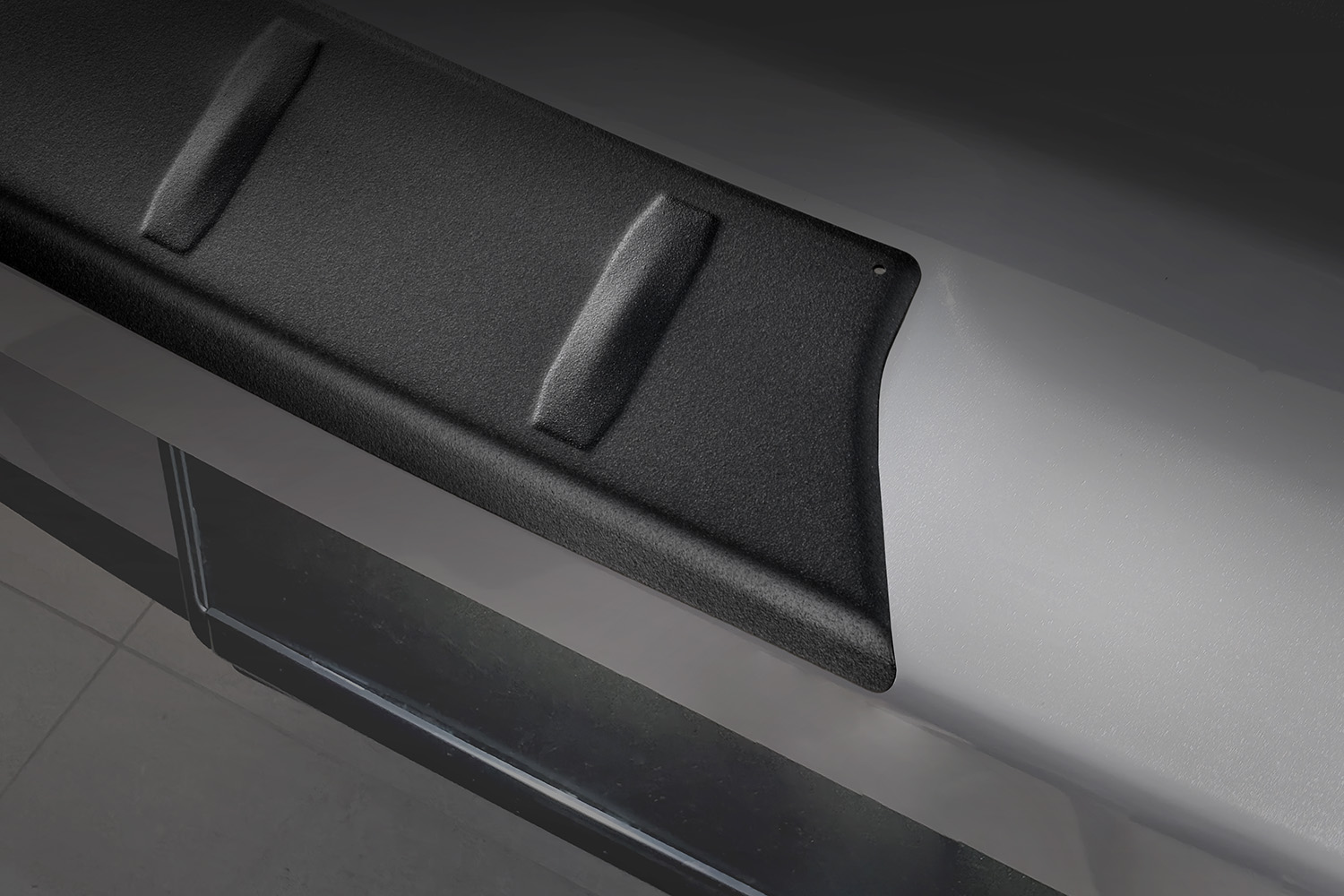 Rear bumper protector suitable for Leapmotor C10 2024-present stainless steel matt black (4)