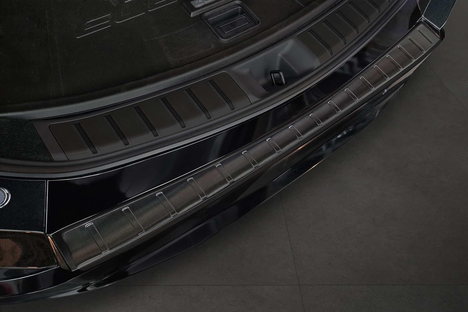 Ladekantenschutz Lexus RZ 2023-heute Edelstahl gebürstet anthrazit
