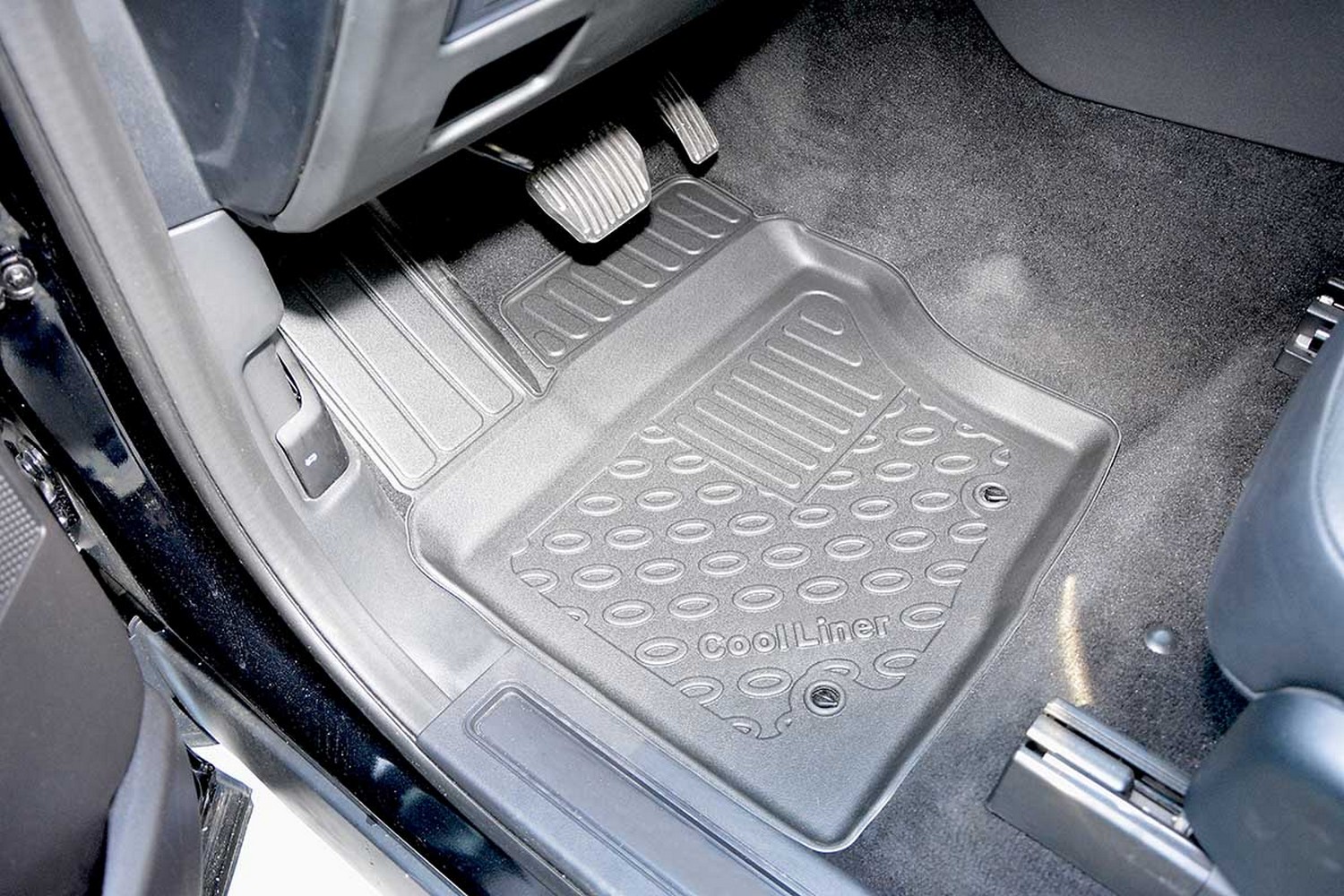 Car mats suitable for Land Rover Discovery 5 2017-present Cool Liner PE/TPE rubber (LRO1DIFM-C) (2)