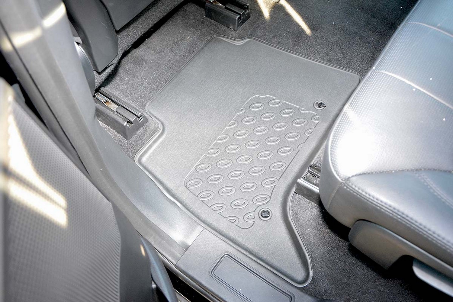 Car mats suitable for Land Rover Discovery 5 2017-present Cool Liner PE/TPE rubber (LRO1DIFM-C) (4)