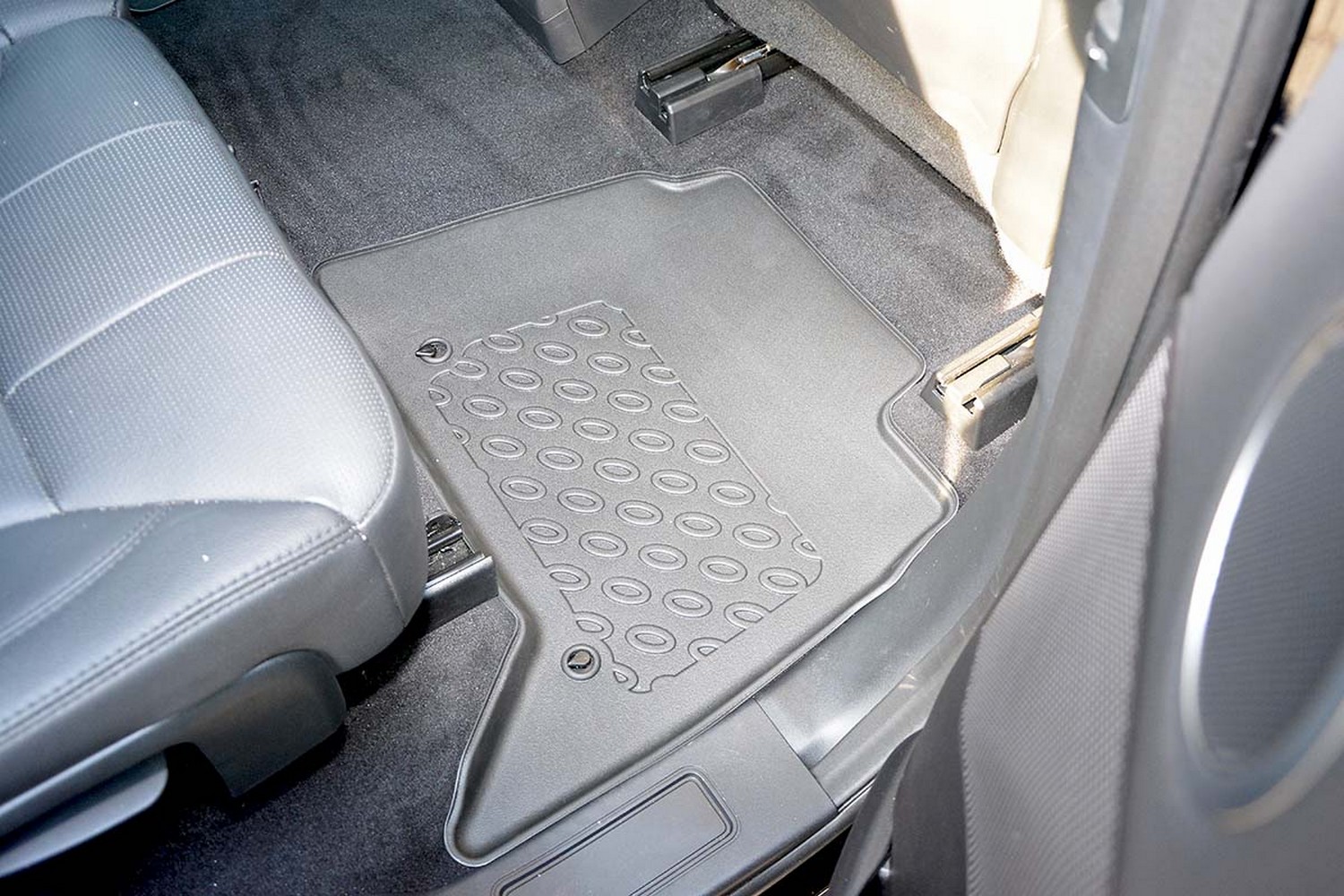 Car mats suitable for Land Rover Discovery 5 2017-present Cool Liner PE/TPE rubber (LRO1DIFM-C) (5)