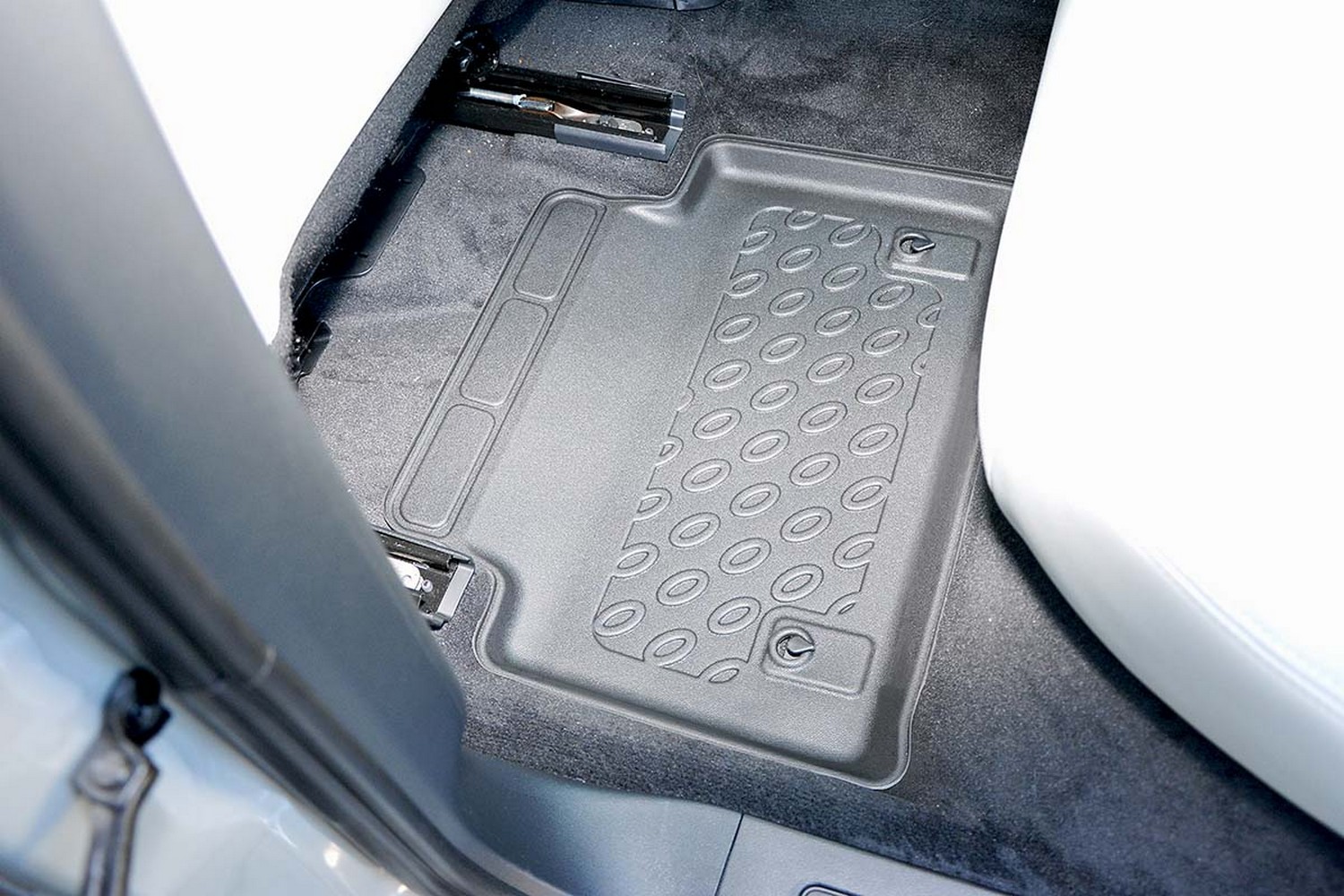 Car mats suitable for Range Rover Evoque (L551) 2018-present Cool Liner PE/TPE rubber (LRO1EVFM-C) (4)