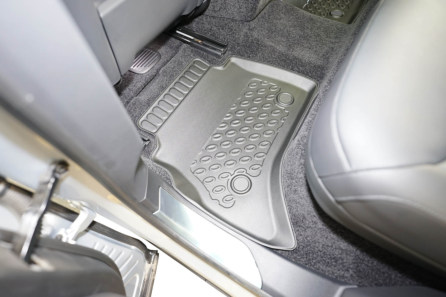 Car mats suitable for Range Rover V (L460) 2021-present Cool Liner PE/TPE rubber (LRO1RRFM-C) (3)