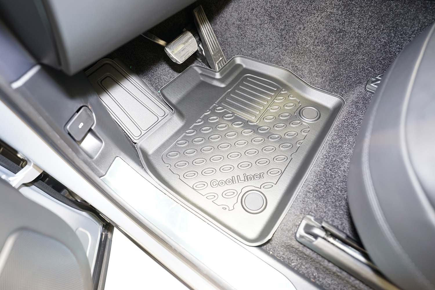 Car mats suitable for Range Rover V (L460) 2021-present Cool Liner PE/TPE rubber (LRO2RRFM-C) (2)