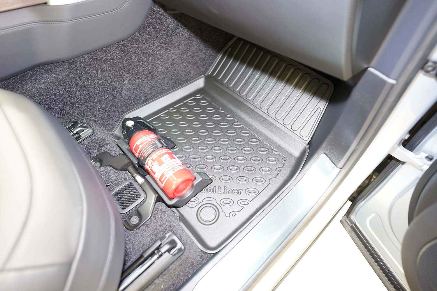 Car mats suitable for Range Rover V (L460) 2021-present Cool Liner PE/TPE rubber (LRO2RRFM-C) (3)