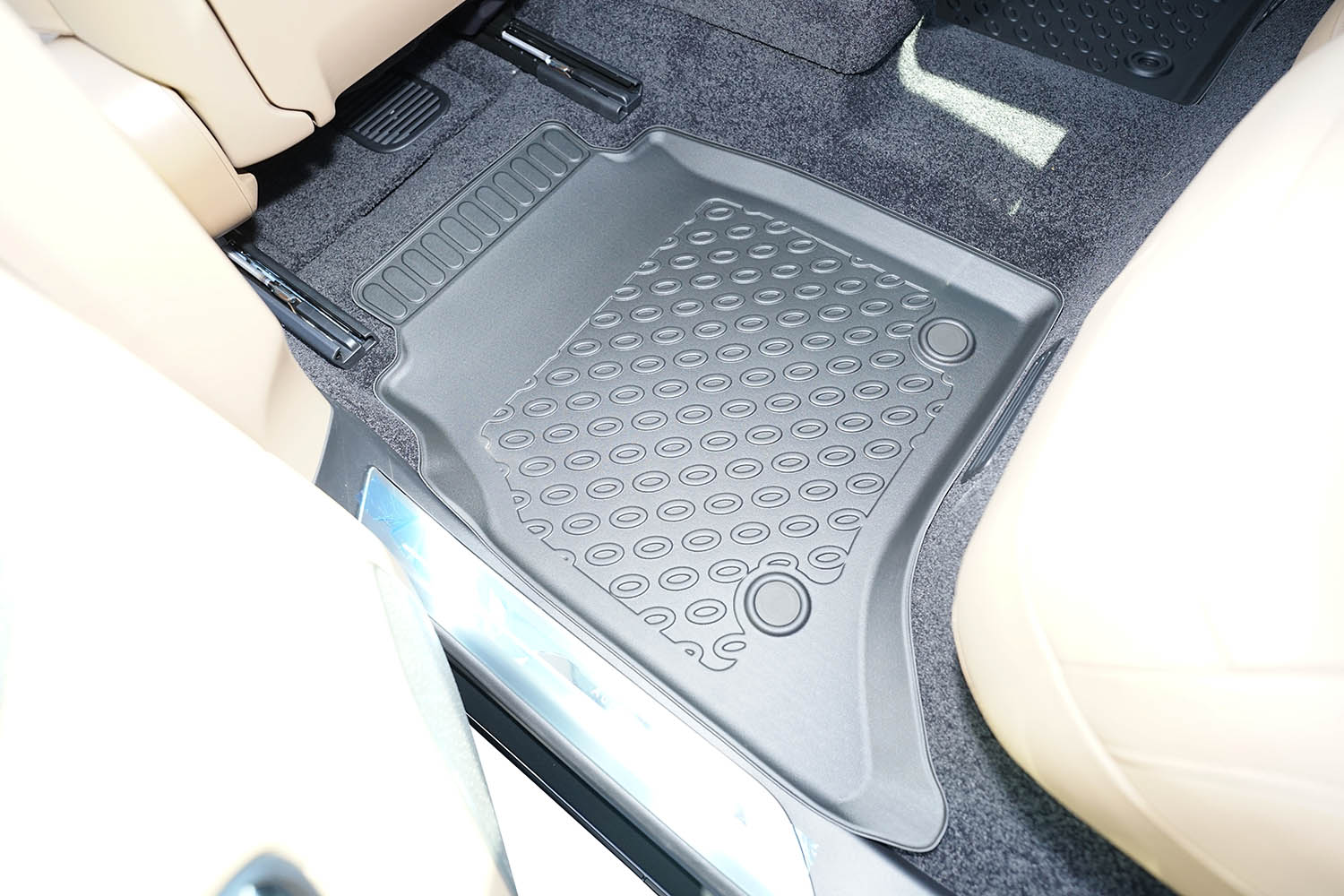 Car mats suitable for Range Rover V (L460) 2021-present Cool Liner PE/TPE rubber (LRO2RRFM-C) (4)
