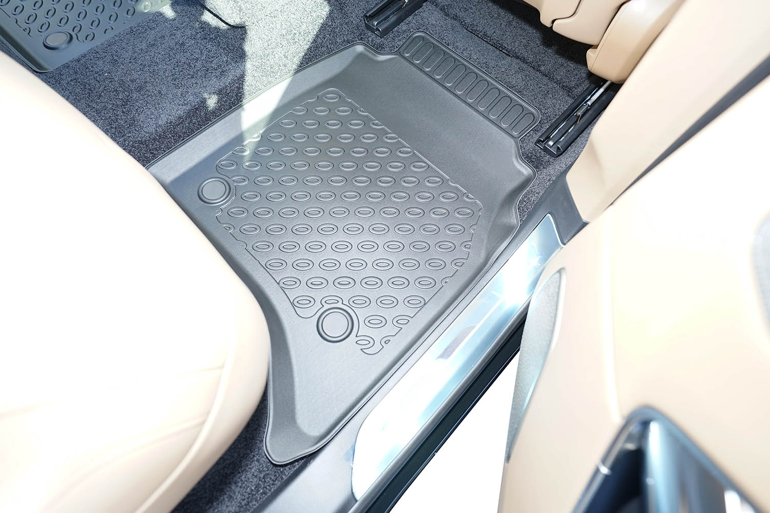 Car mats suitable for Range Rover V (L460) 2021-present Cool Liner PE/TPE rubber (LRO2RRFM-C) (5)