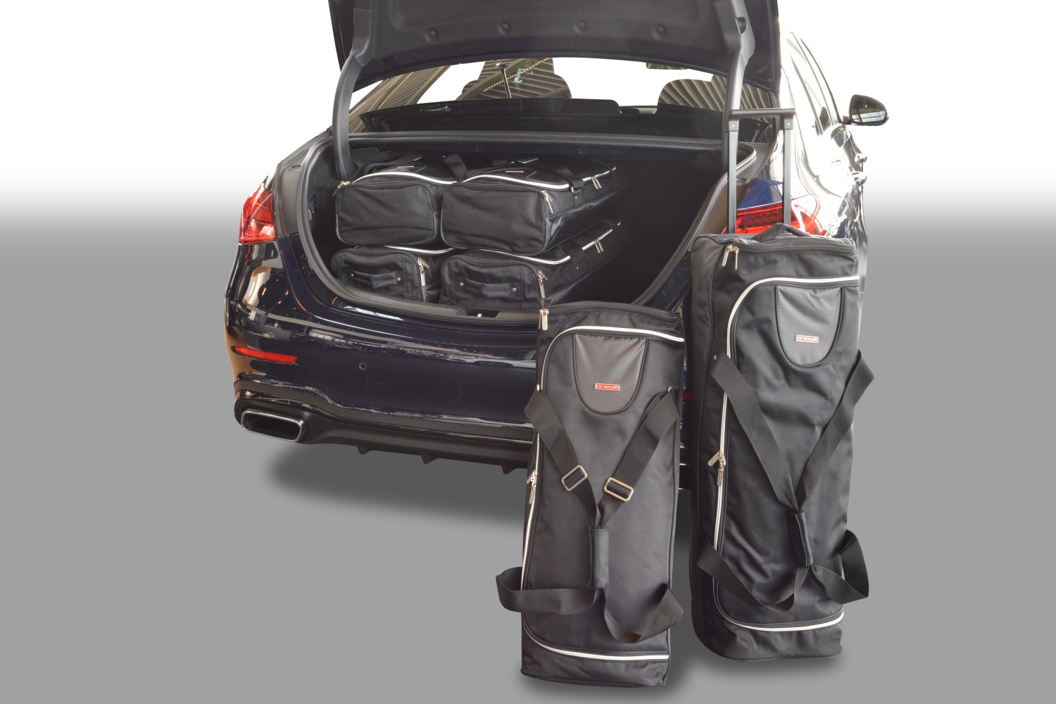 https://www.carparts-expert.com/images/stories/virtuemart/product/m25301s-mercedes-benz-c-class-4d-w206-car-bags-1.jpg