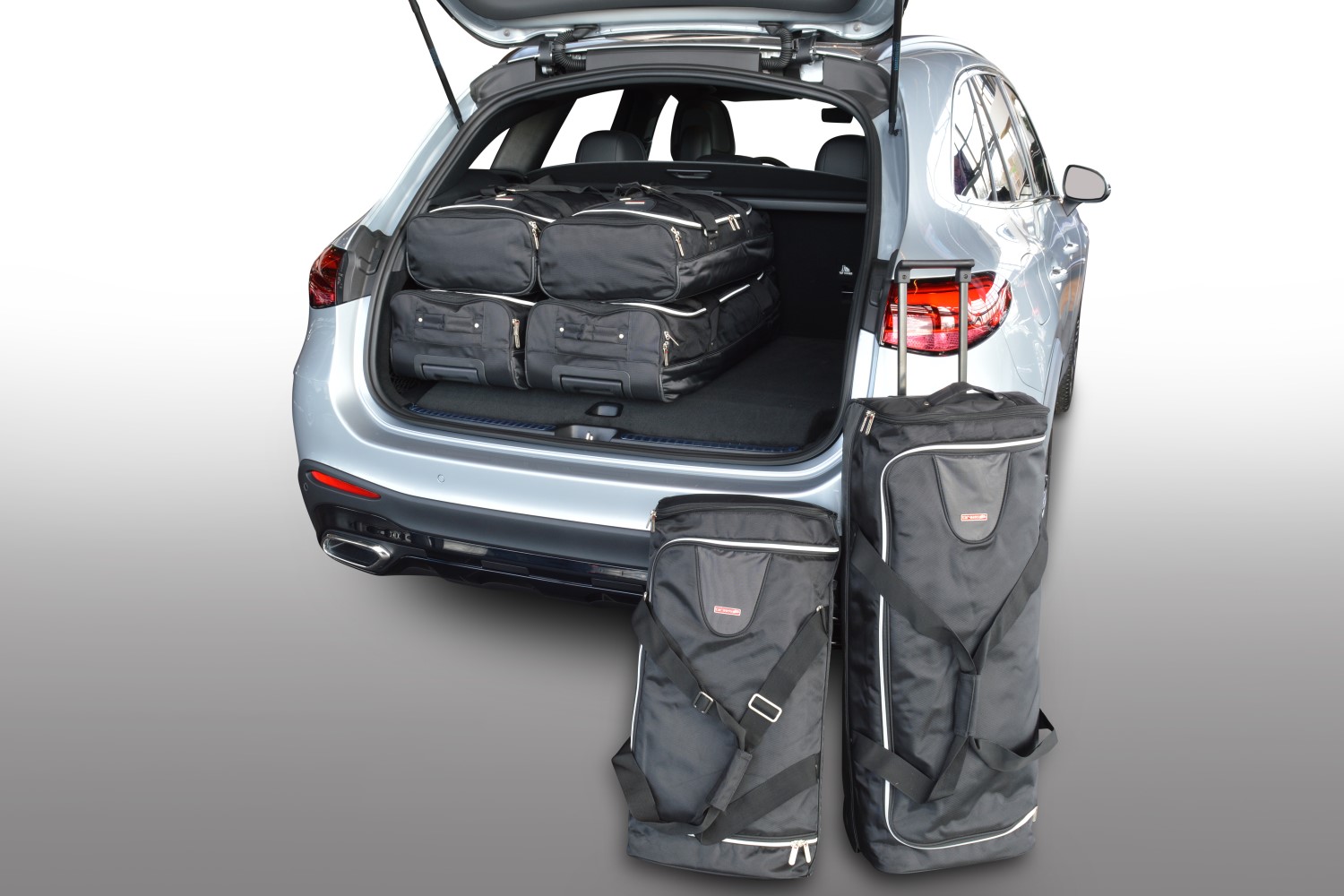 https://www.carparts-expert.com/images/stories/virtuemart/product/m26701s-mercedes-benz-glc-2022-car-bags-1.jpg