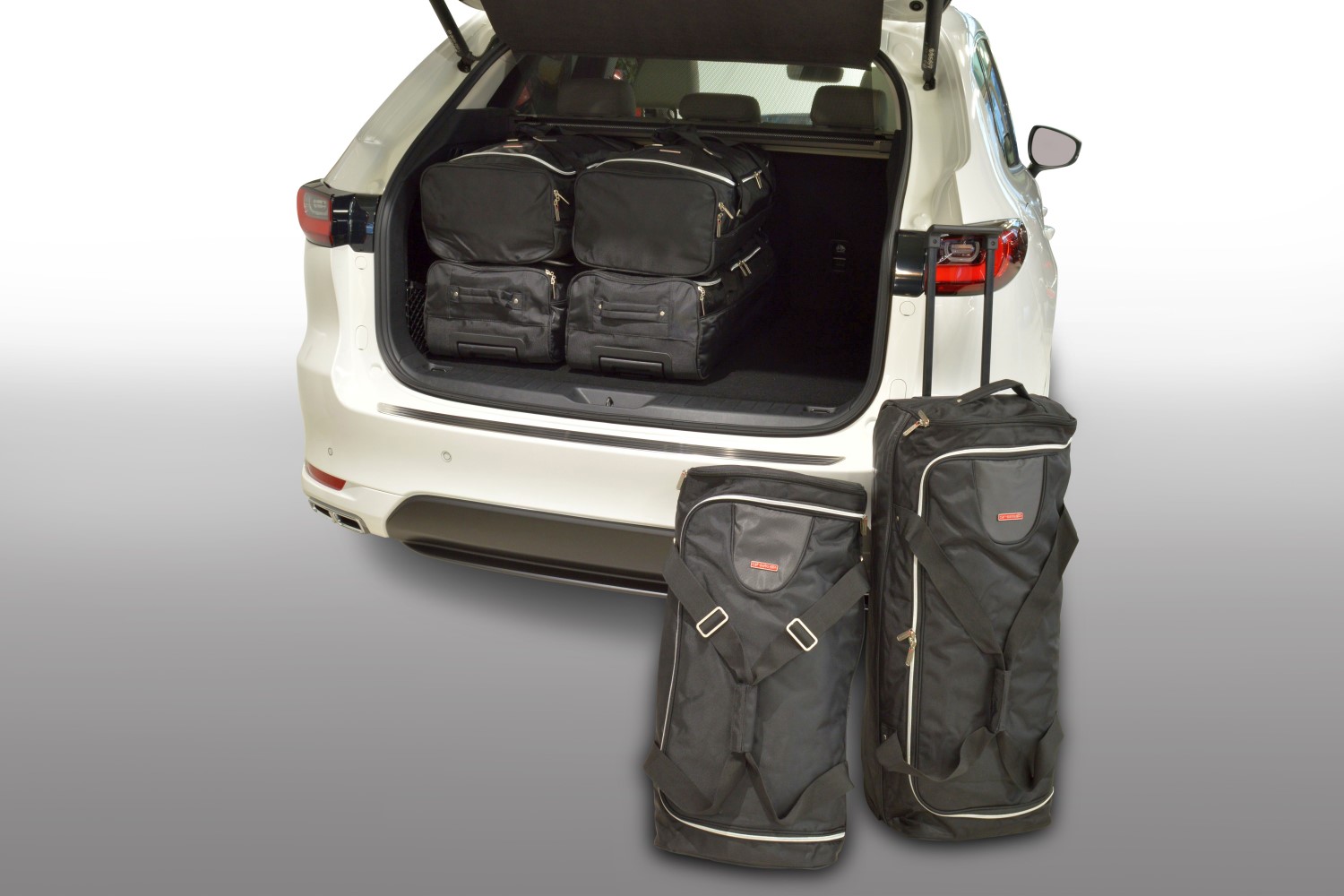 https://www.carparts-expert.com/images/stories/virtuemart/product/m31501s-mazda-cx-60-kh-2022-car-bags-1.jpg