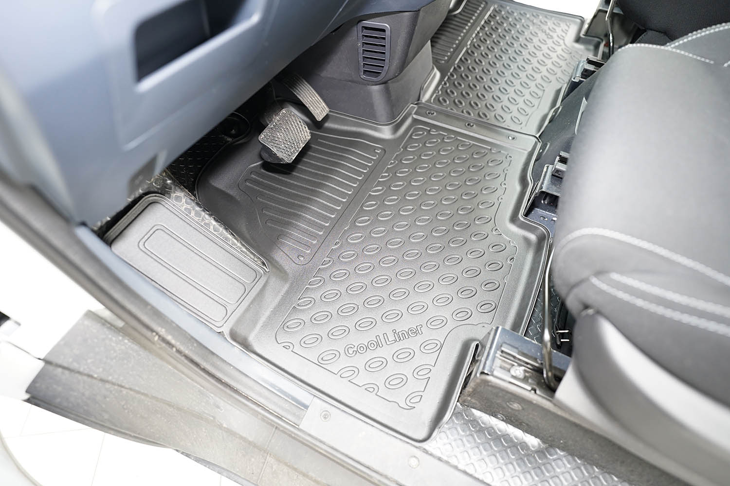 Car mats suitable for Maxus eDeliver 3 2021-present Cool Liner PE/TPE rubber (MAX1E3FM-C) (2)