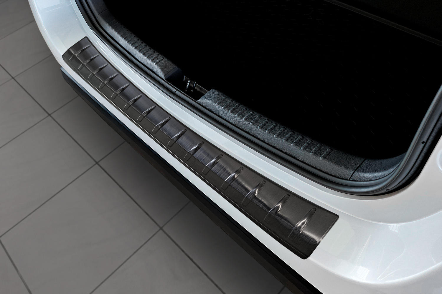 Rear bumper protector suitable for Mazda2 Hybrid (XP21) 2022-present 5-door hatchback stainless steel brushed anthracite