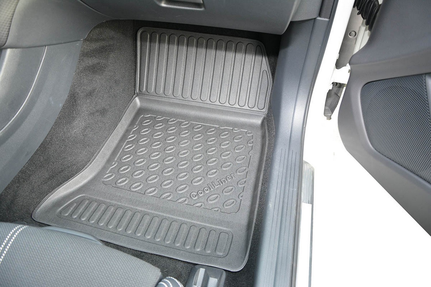 Car mats suitable for Mercedes-Benz GLA (X156) 2014-2020 Cool Liner PE/TPE rubber (MB1GAFM-C) (3) Car mats suitable for Mercedes-Benz GLA (X156) 2014-2020 Cool Liner PE/TPE rubber (MB1GAFM-C) (3)