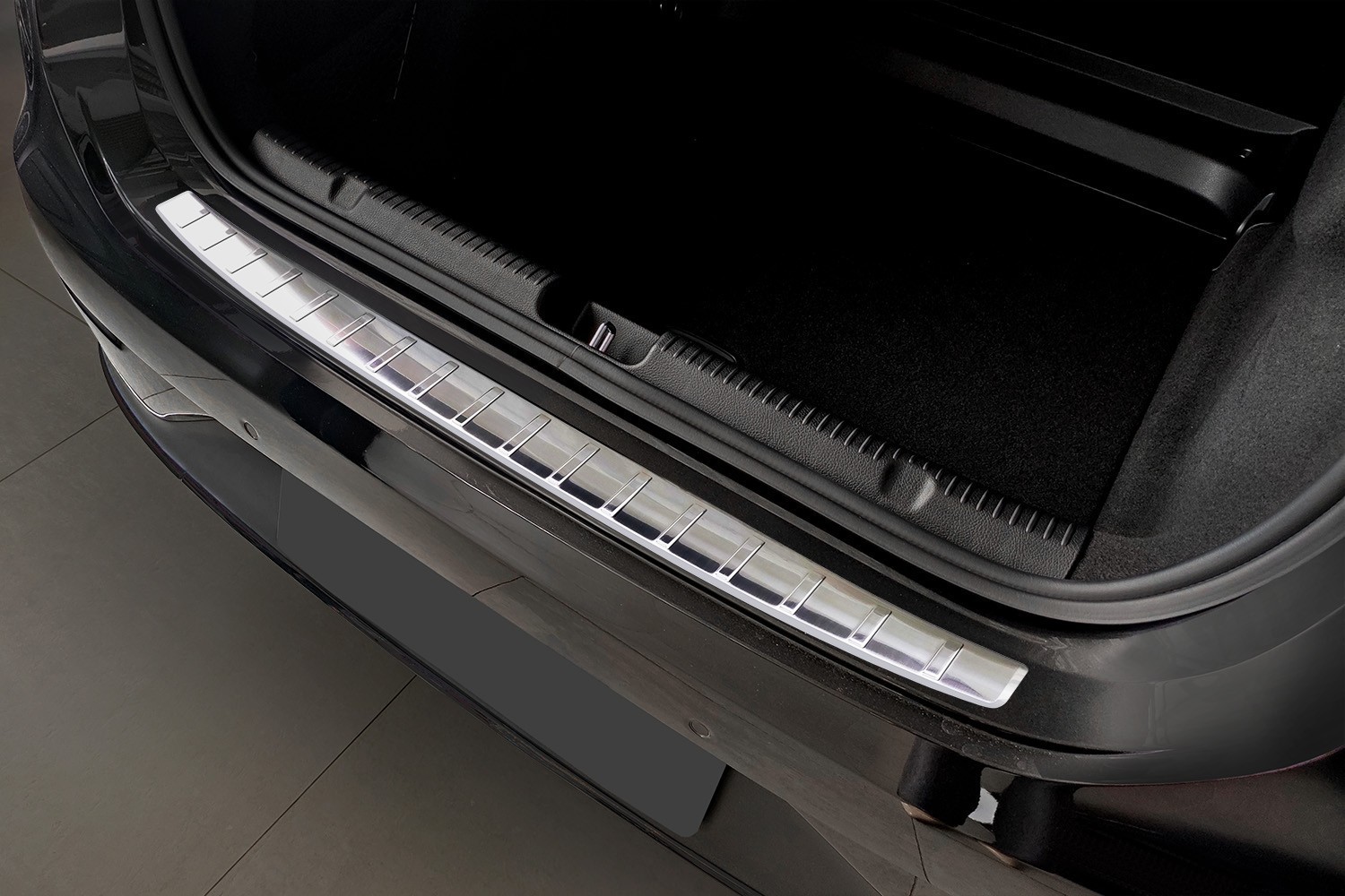 Protection de seuil de coffre Mercedes-Benz EQE (V295) 2022-présent 4 portes tricorps acier inox brossé