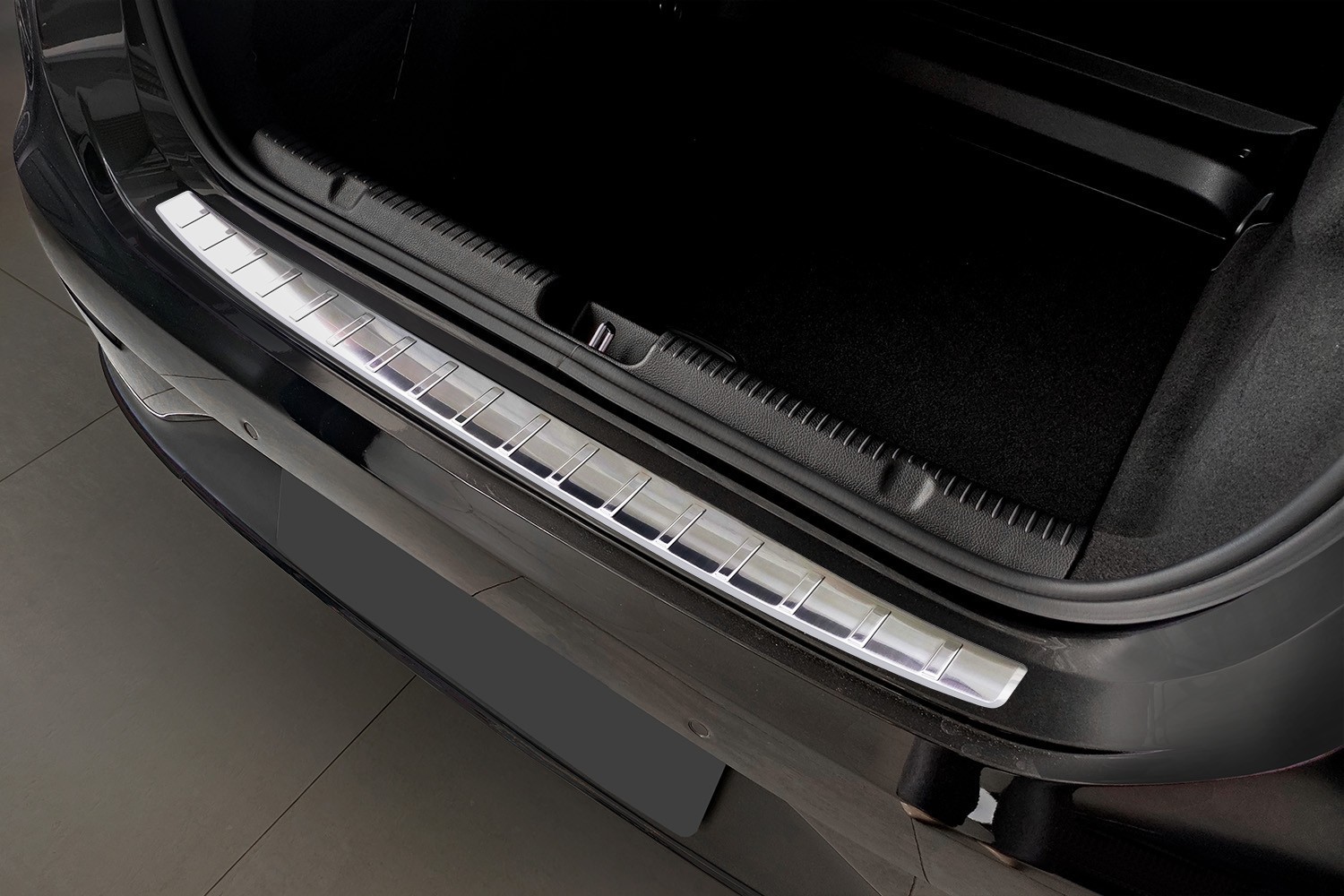 Protection de seuil de coffre convient à Mercedes-Benz EQE (V295) 2022-présent 4 portes tricorps acier inox brossé