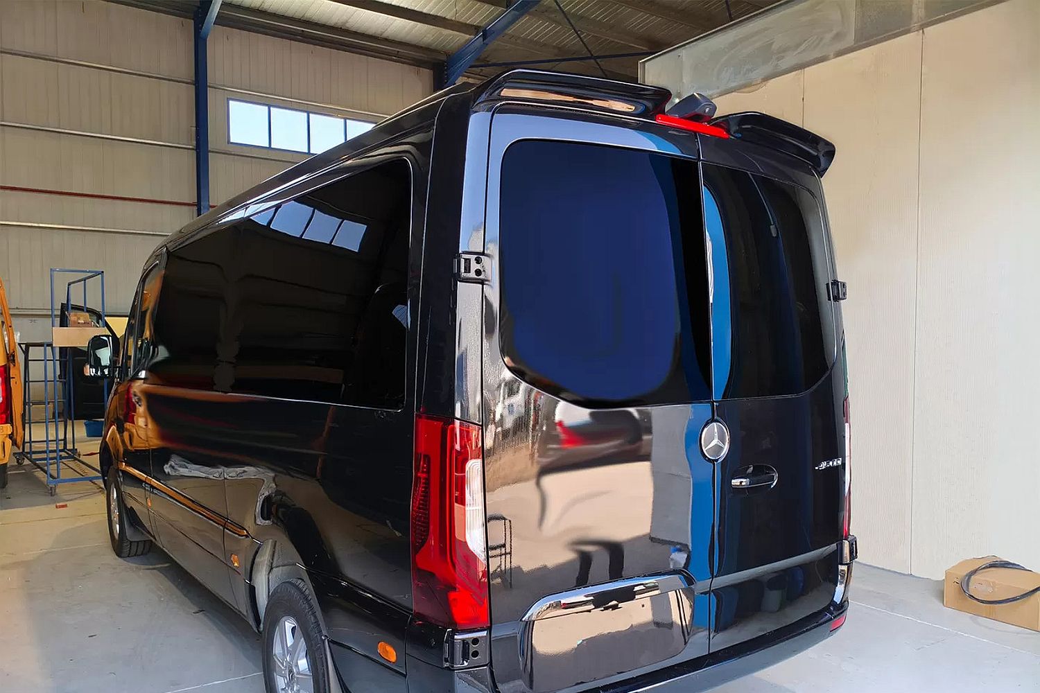 Roof spoiler suitable for Mercedes-Benz Sprinter (W907 - W910) 2018-present - painted (2) Roof spoiler suitable for Mercedes-Benz Sprinter (W907 - W910) 2018-present - painted (2)