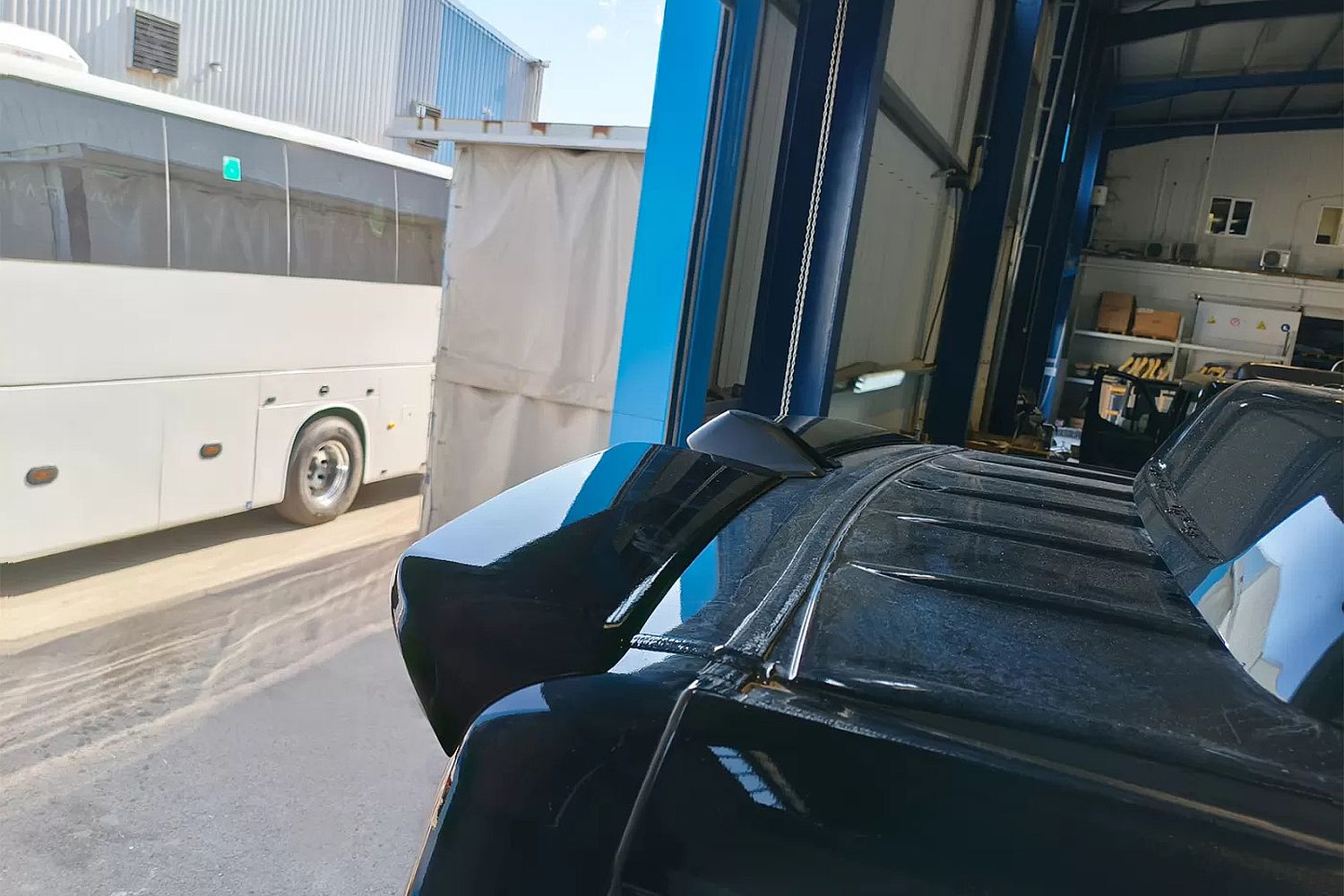 Roof spoiler suitable for Mercedes-Benz Sprinter (W907 - W910) 2018-present - painted (11) Roof spoiler suitable for Mercedes-Benz Sprinter (W907 - W910) 2018-present - painted (11)