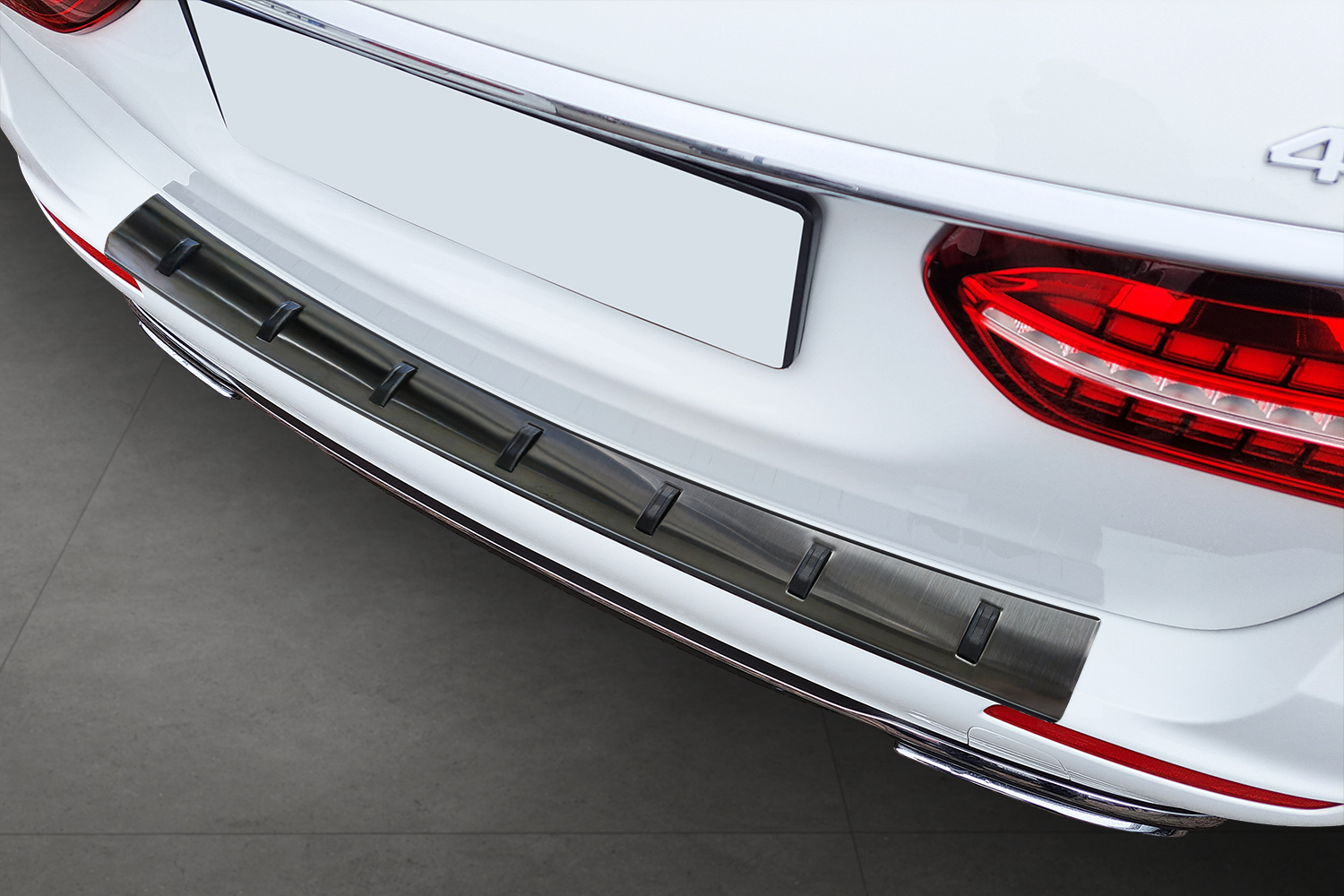 Protection de seuil de coffre convient à Mercedes-Benz Classe E (W213) 2016-2023 4 portes tricorps acier inox brossé anthracite - Strong