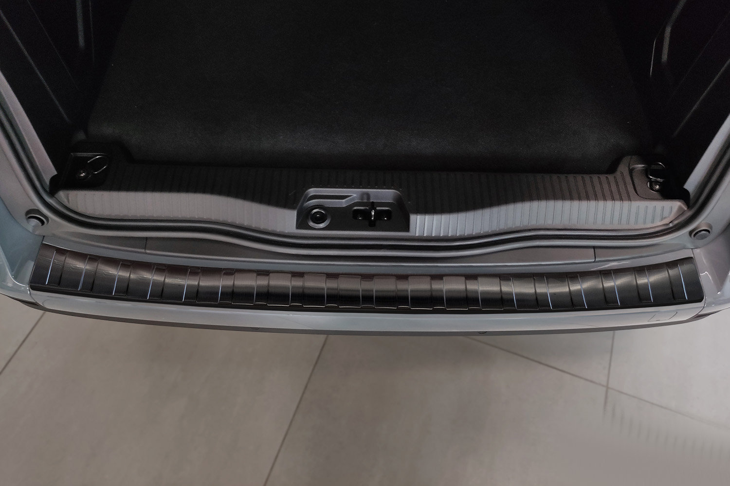 Rear bumper protector Mercedes-Benz Citan Tourer (W420) 2021-present stainless steel anthracite (2)