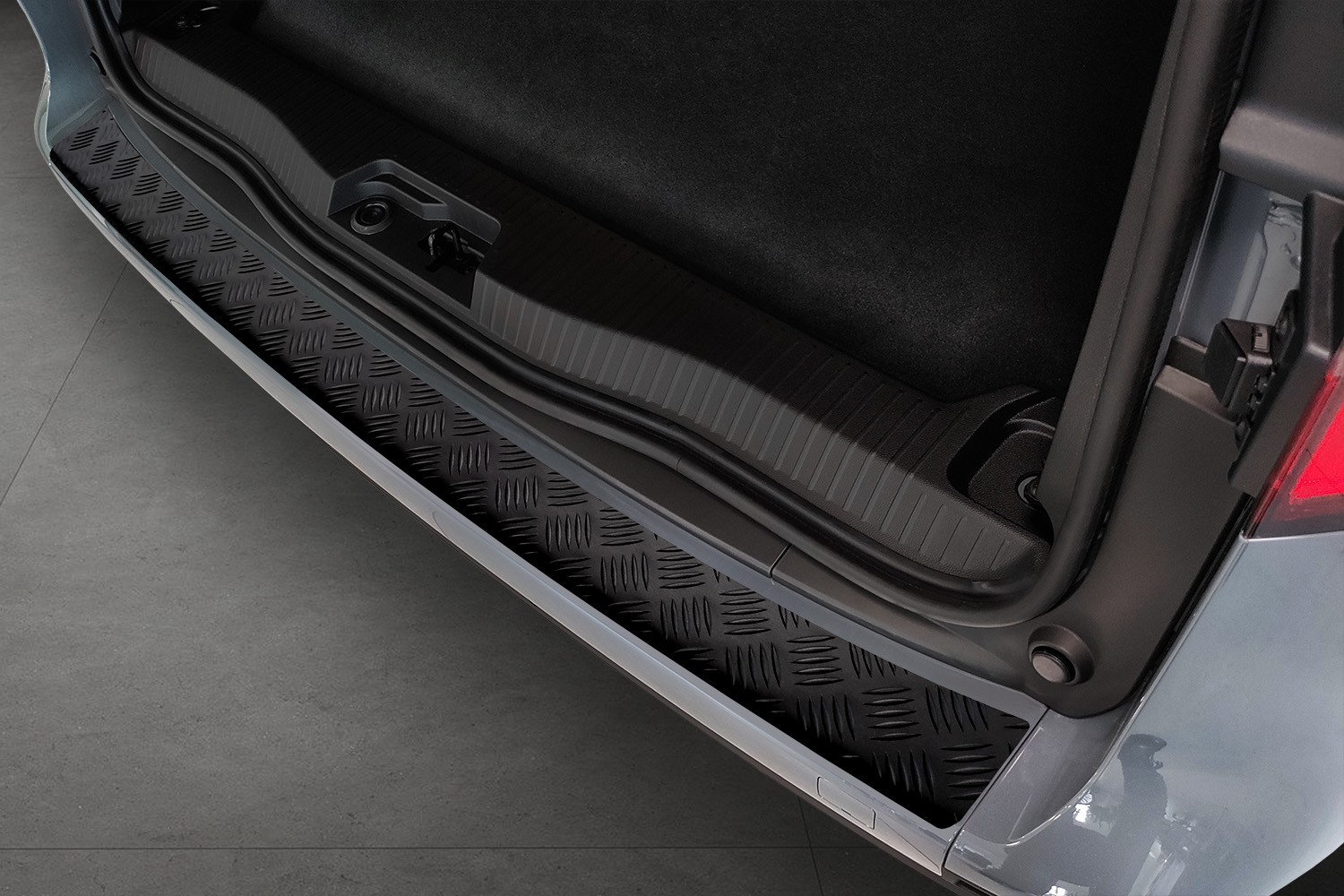 Protection de seuil de coffre convient à Mercedes-Benz Citan (W420) 2021-présent aluminium tôle larmée noir mat