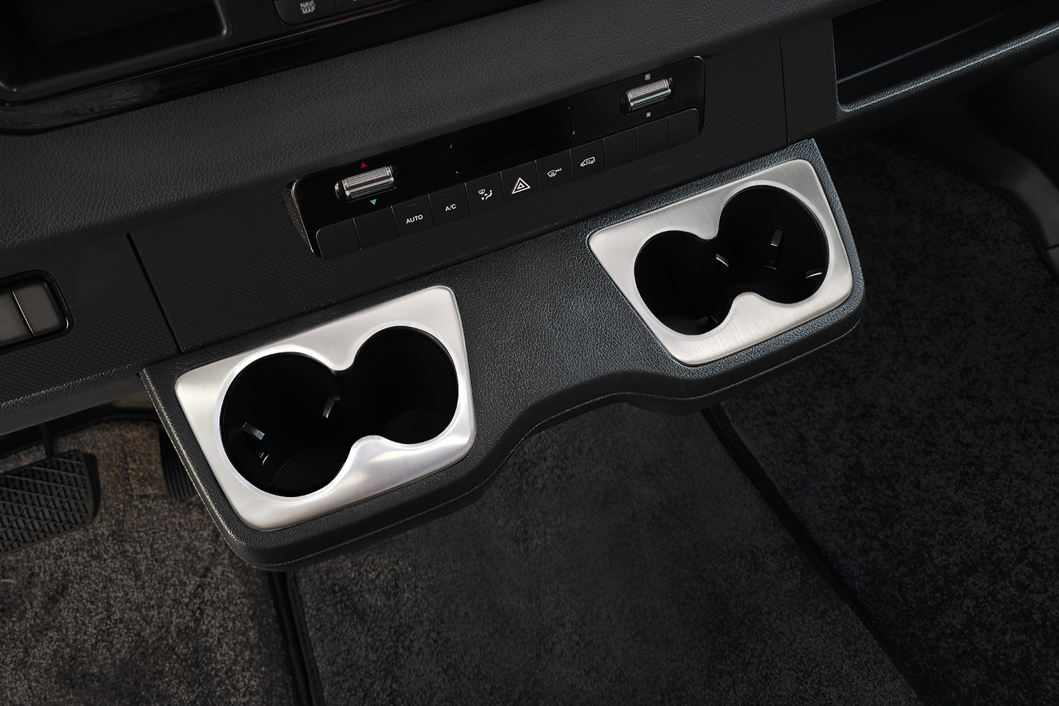 Molduras portavasos para Mercedes-Benz Sprinter (W907 - W910) 2018-presente acero inoxidable cepillado 2 piezas Molduras portavasos para Mercedes-Benz Sprinter (W907 - W910) 2018-presente acero inoxidable cepillado 2 piezas