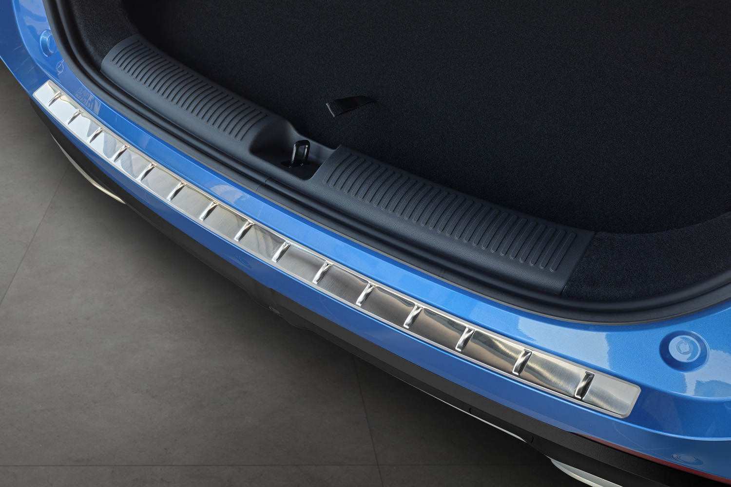 Protection de seuil de coffre convient à MG ZS SUV II 2024-présent acier inox brossé - Shadow Premium