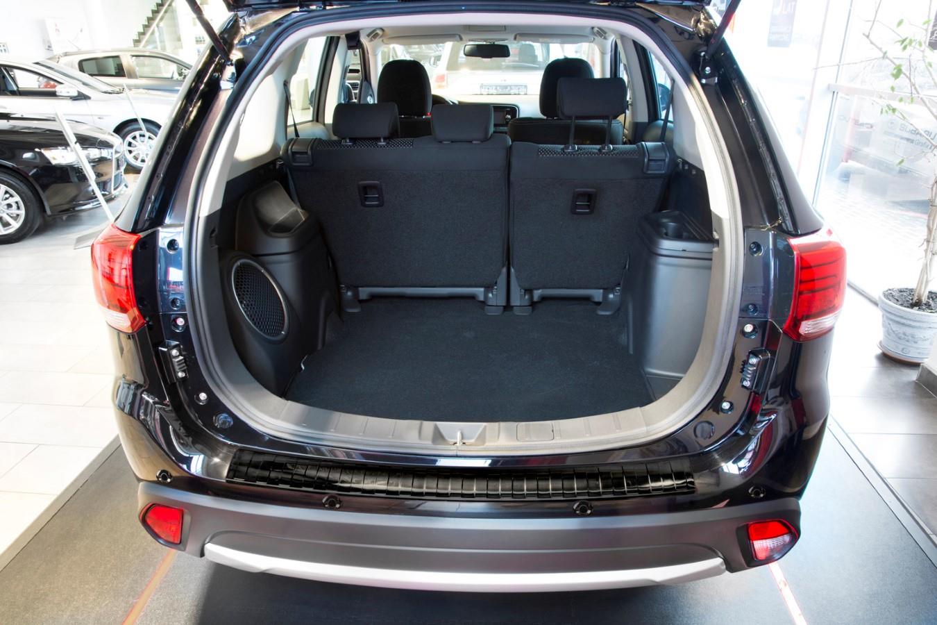 Mitsubishi Outlander III 2015-present rear bumper protector stainless steel black (MIT13OUBP) (3) Mitsubishi Outlander III 2015-present rear bumper protector stainless steel black (MIT13OUBP) (3)