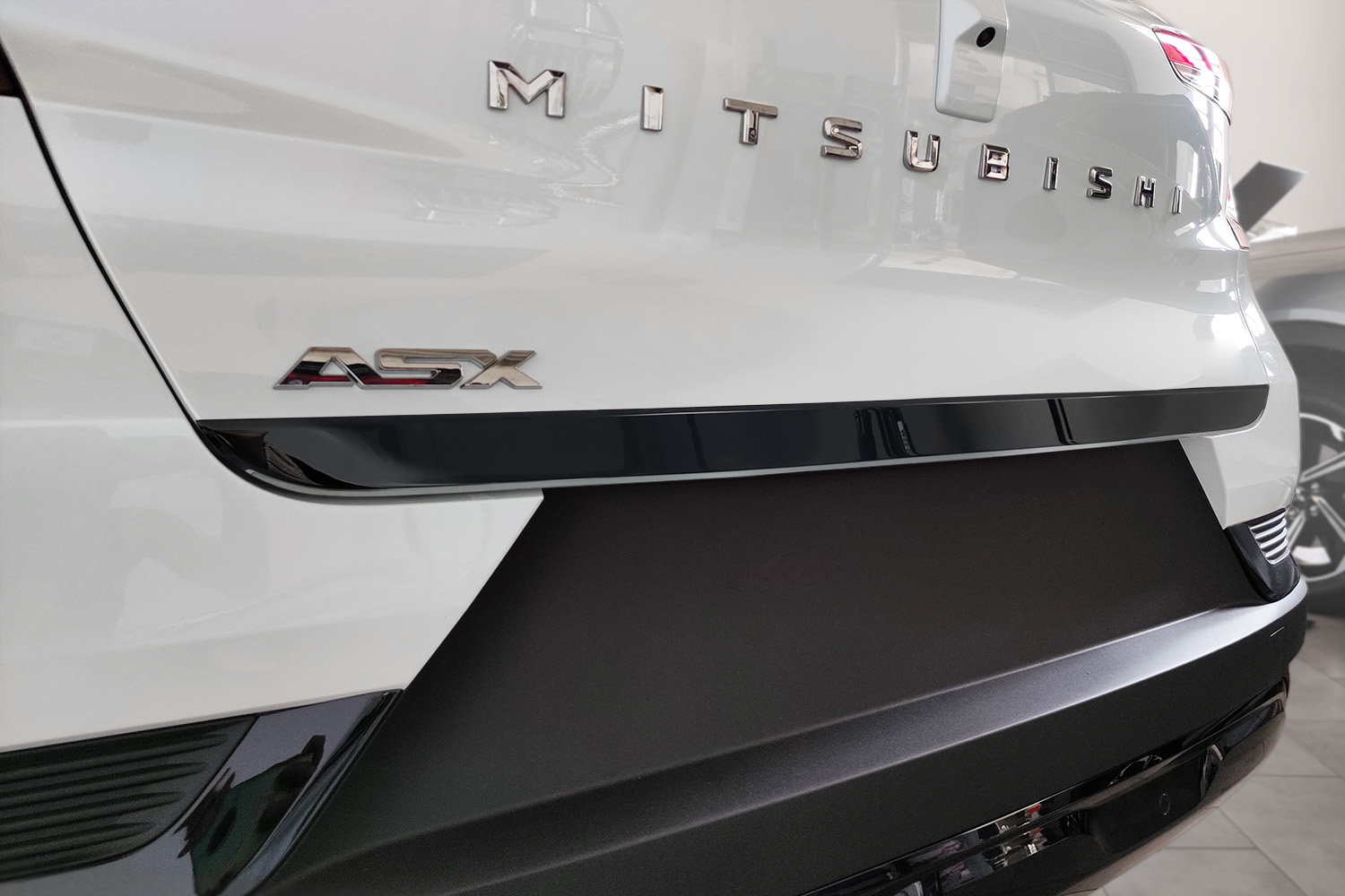 Tailgate trim suitable for Mitsubishi ASX II 2023-present stainless steel high gloss anthracite