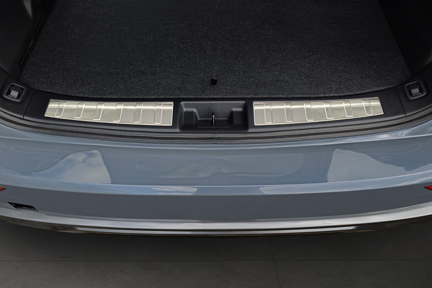 Rear bumper protector suitable for Mitsubishi Outlander IV (GN) 2025-present stainless steel brushed (2)