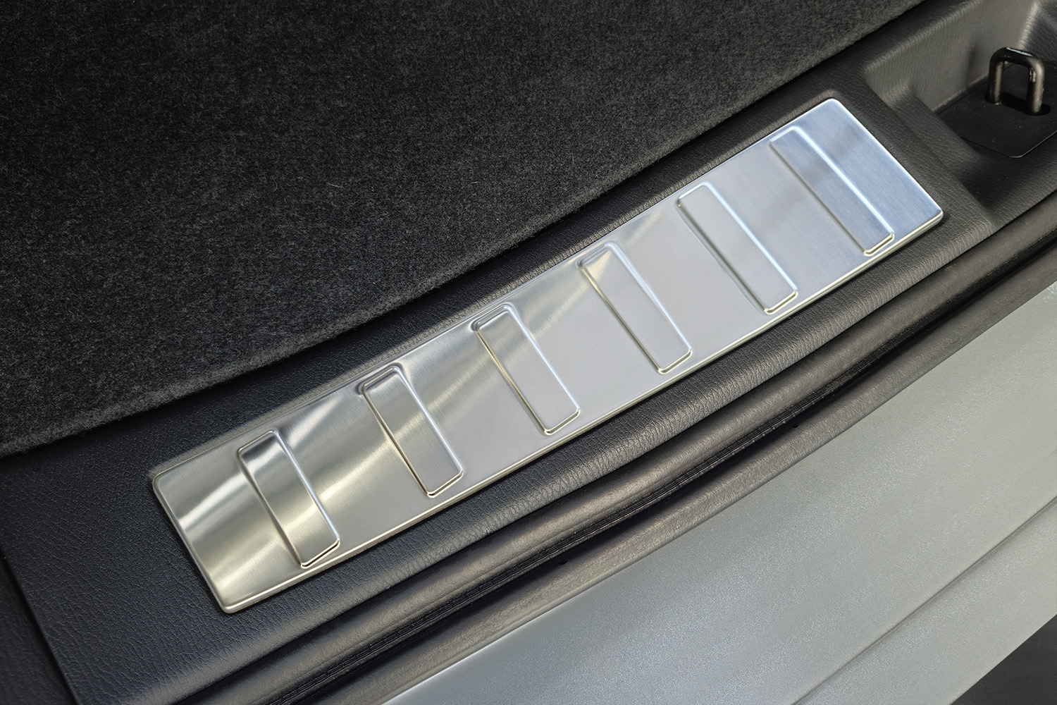 Rear bumper protector suitable for Mitsubishi Outlander IV (GN) 2025-present stainless steel brushed (3)