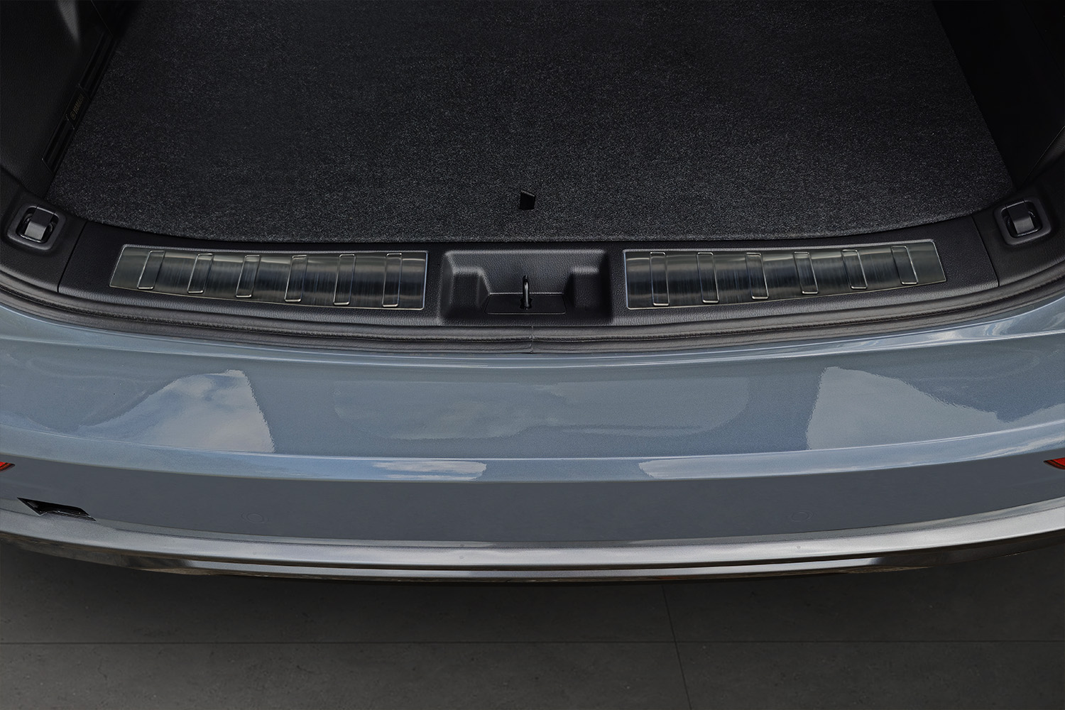 Rear bumper protector suitable for Mitsubishi Outlander IV (GN) 2025-present stainless steel brushed anthracite (2)