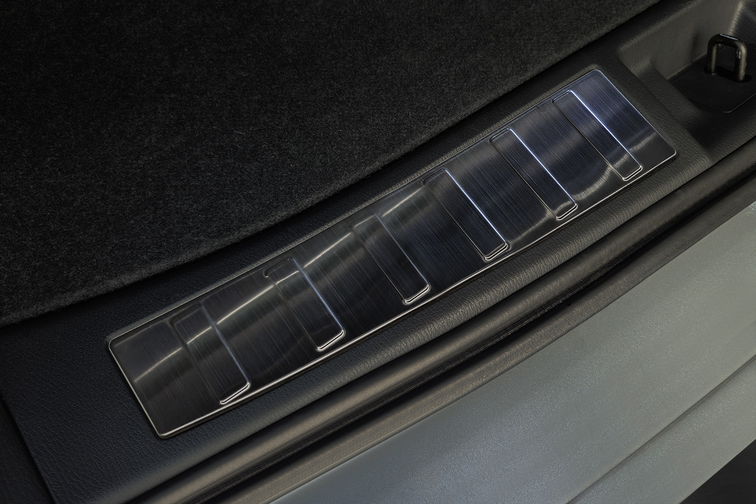 Rear bumper protector suitable for Mitsubishi Outlander IV (GN) 2025-present stainless steel brushed anthracite (3)