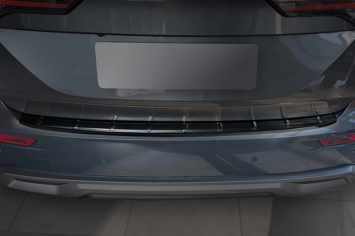 Rear bumper protector suitable for Mitsubishi Outlander IV (GN) 2025-present stainless steel brushed anthracite (2)