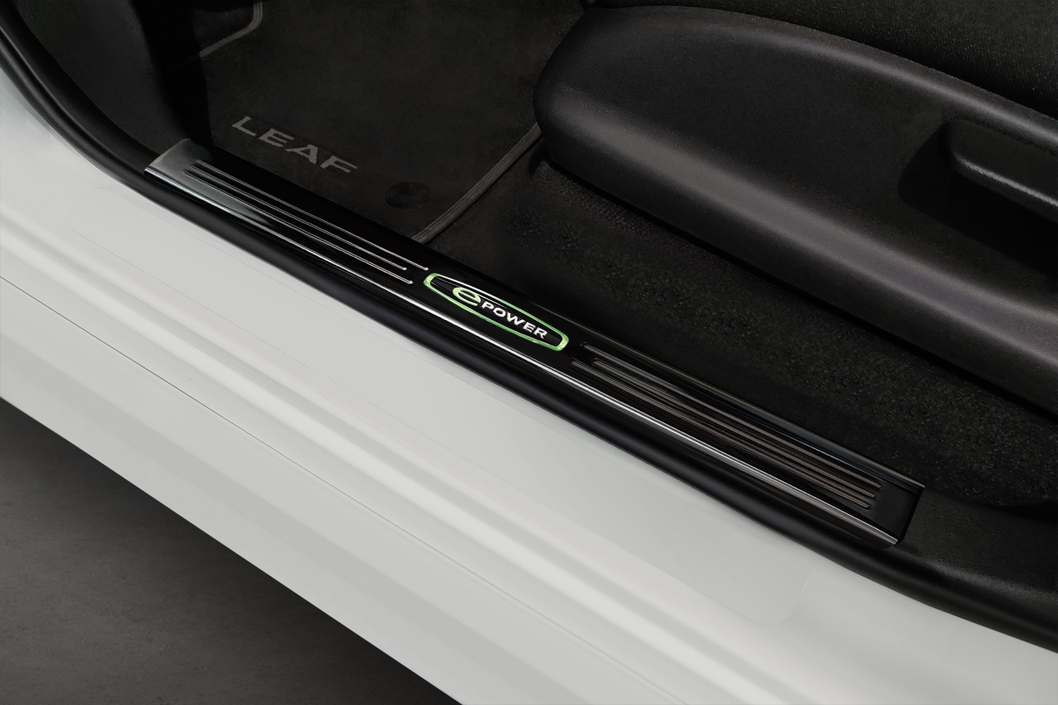 Seuils de portes convient à Nissan Leaf (ZE1) 2017-présent 5 portes bicorps acier inox anthracite brillant 4 pièces
