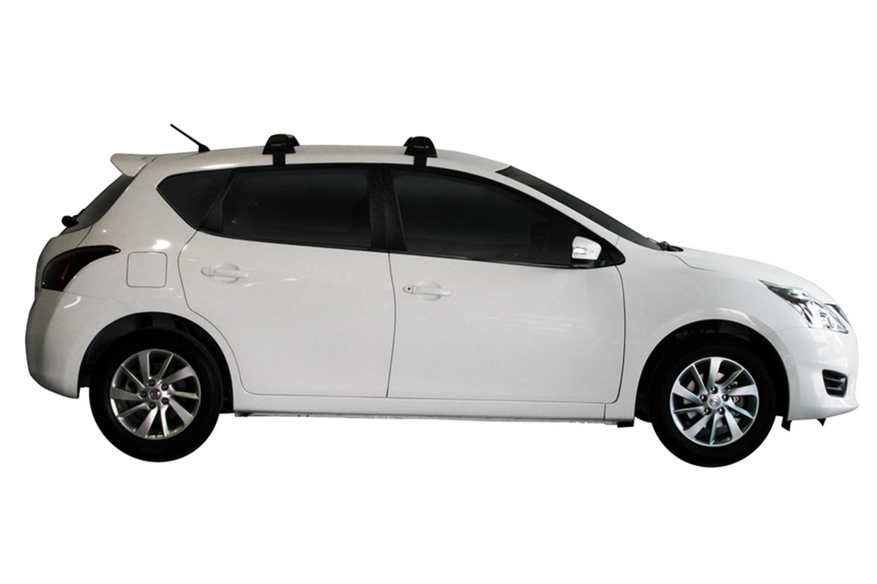 Roof bars Nissan Pulsar C13 2014 2018 5 door hatchback Yakima Aero FlushBar silver
