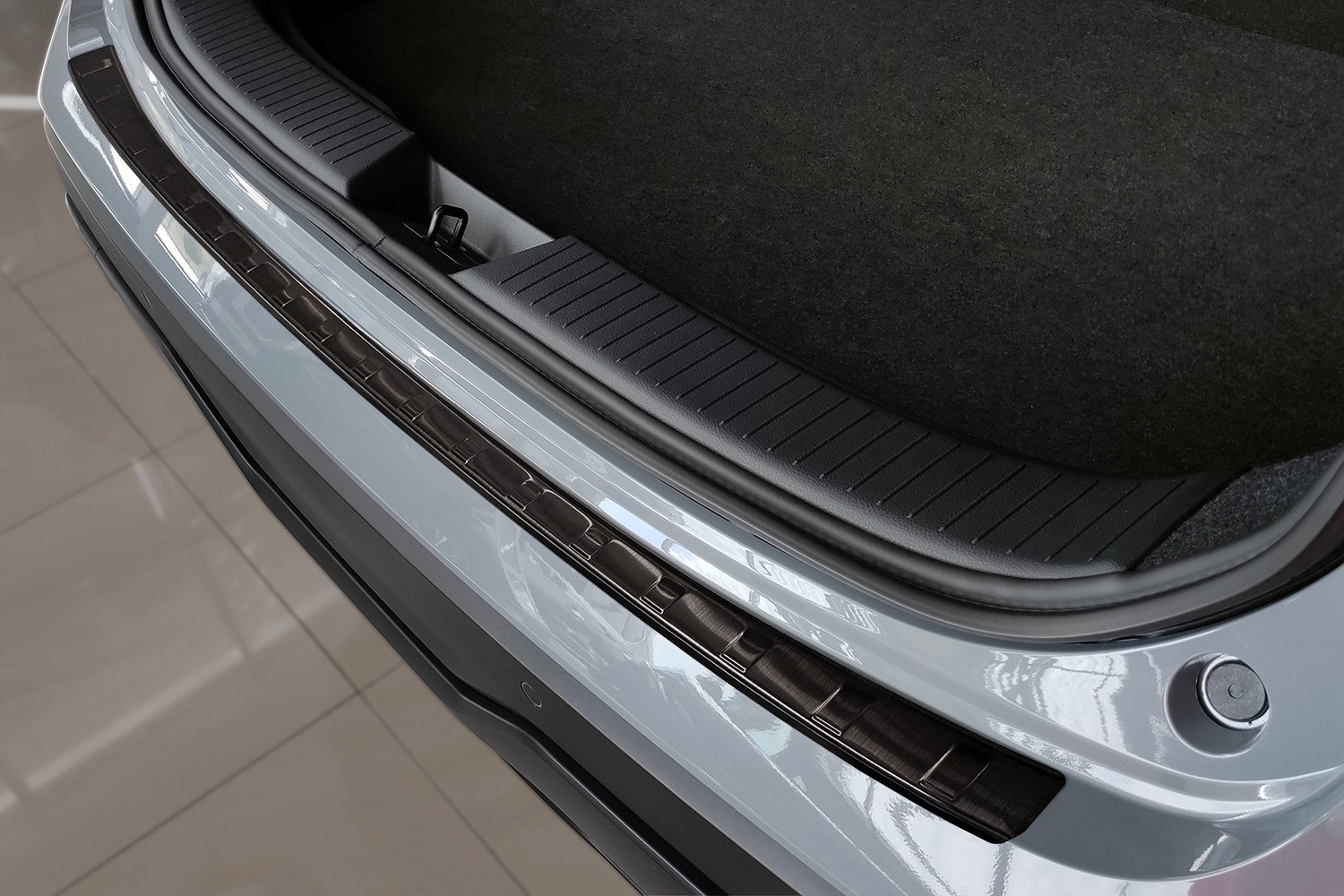Rear bumper protector suitable for Nissan Qashqai (J12) 2021-present stainless steel brushed anthracite