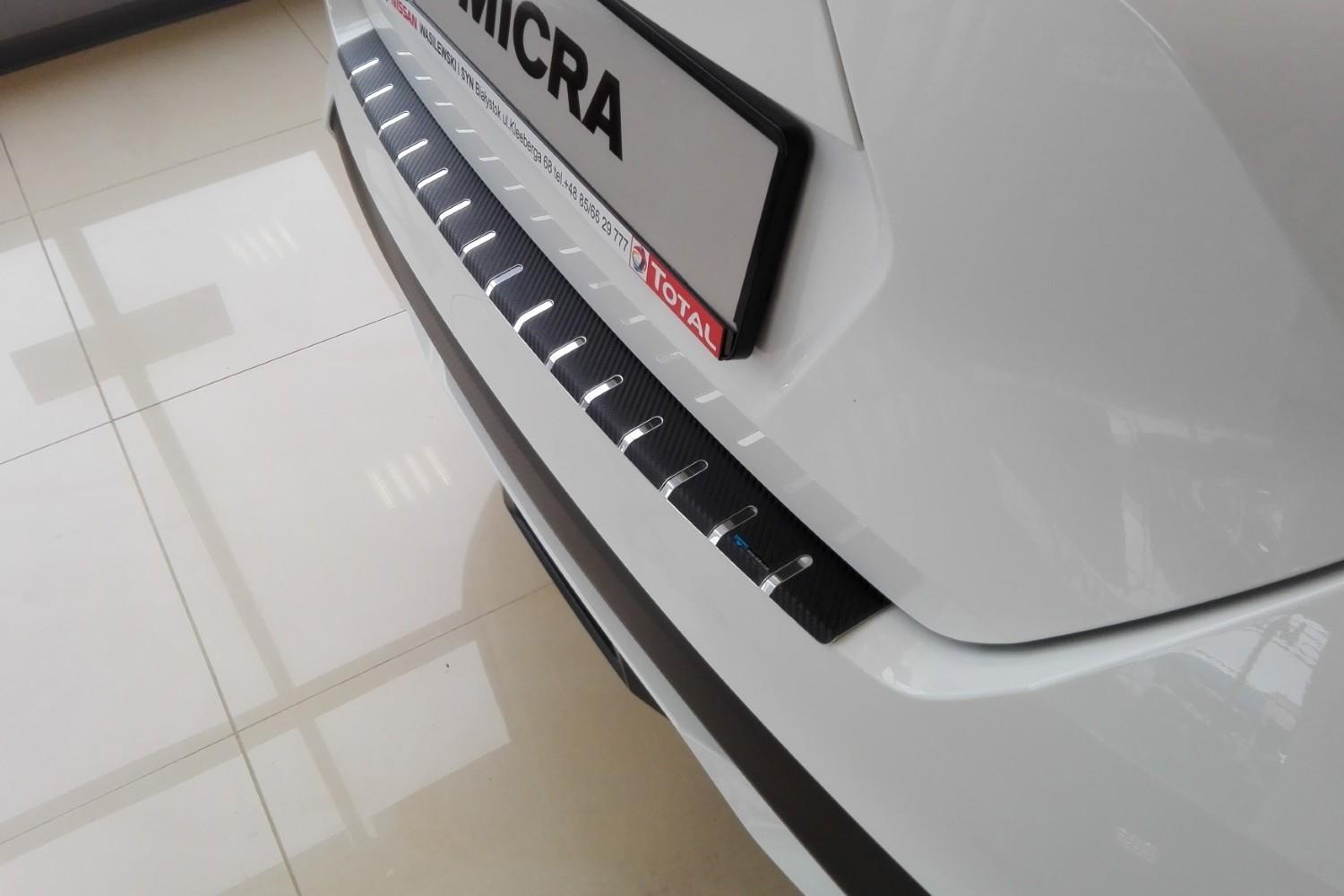 Protection de seuil de coffre convient à Nissan Micra (K14) 2017-présent 5 portes bicorps acier inox - feuille de carbone