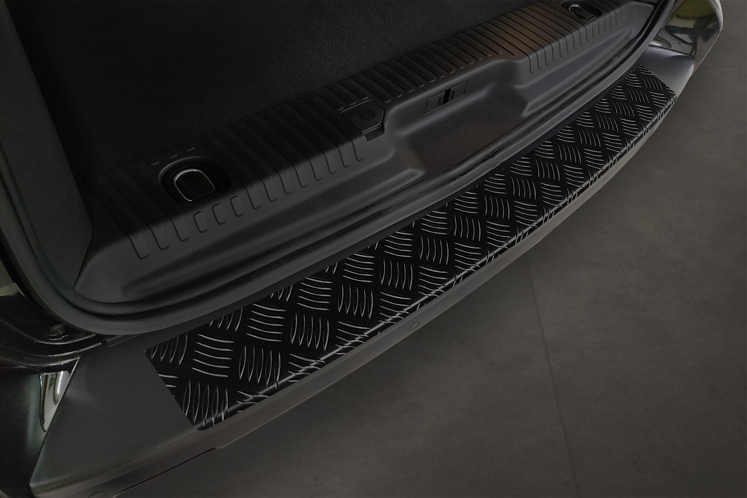 Rear bumper protector suitable for Opel Zafira Life 2019-present aluminium diamond plate matt black