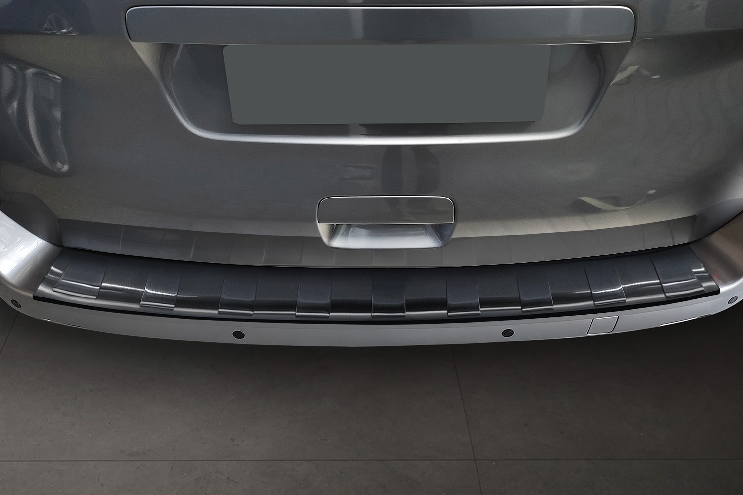 Rear bumper protector suitable for Opel Zafira Life 2019-present stainless steel brushed anthracite (2)