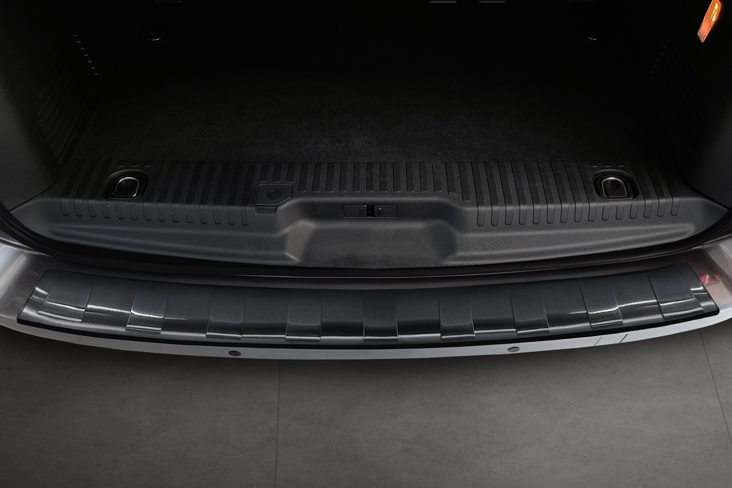Rear bumper protector suitable for Opel Zafira Life 2019-present stainless steel brushed anthracite (4)