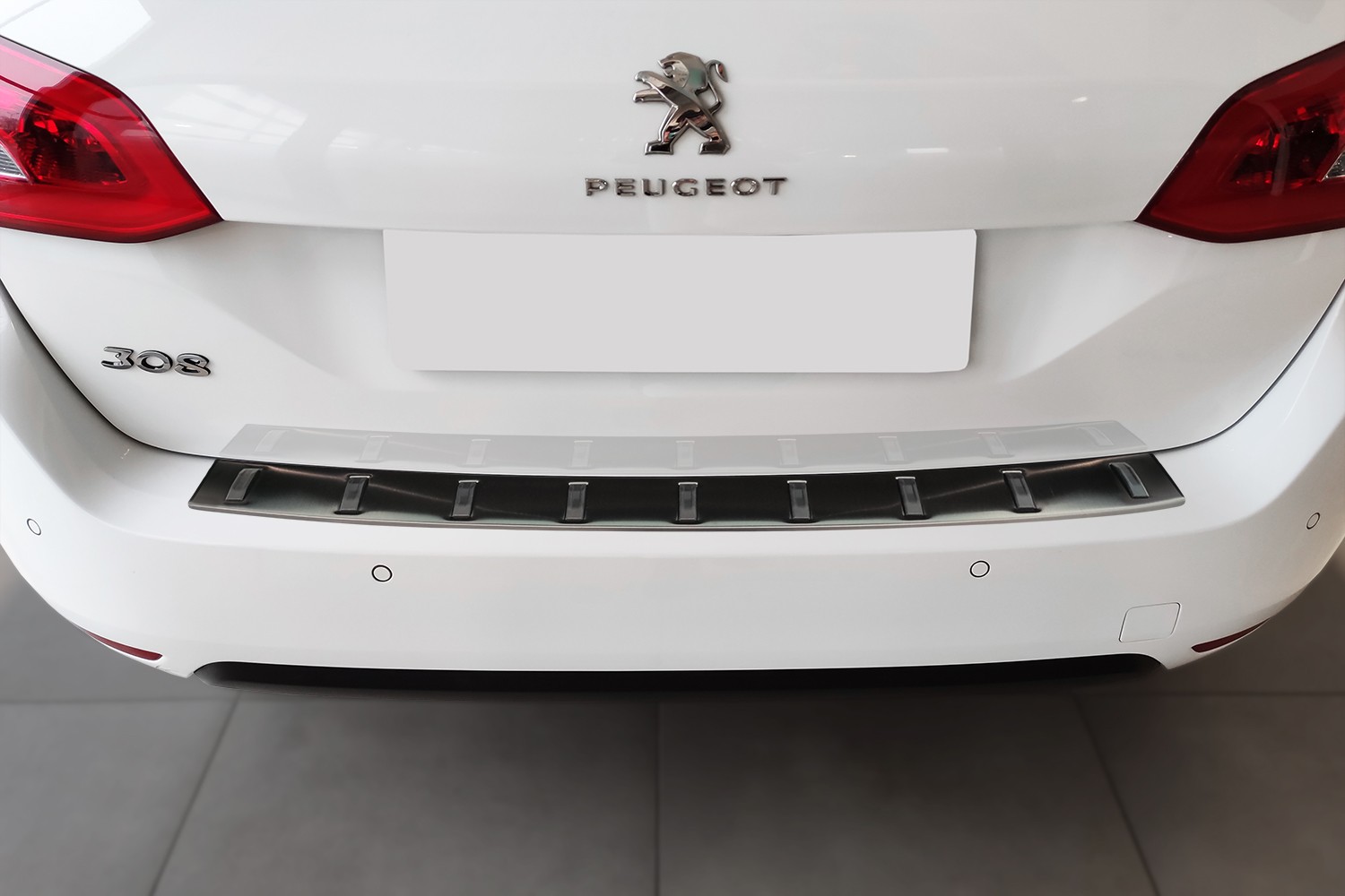 Rear bumper protector Peugeot 308 II SW 2014-2021 wagon stainless steel anthracite - Strong (2)