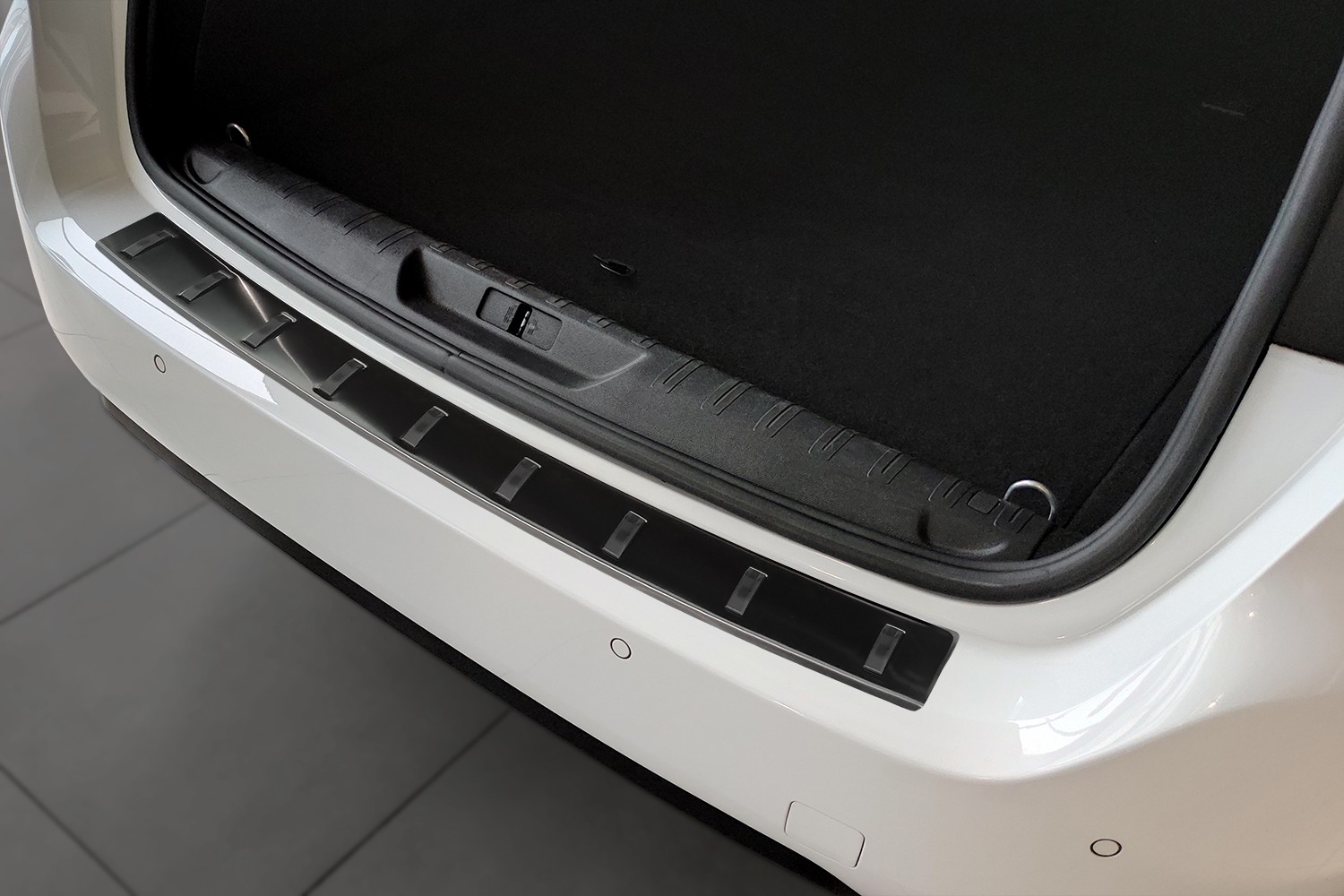Rear bumper protector Peugeot 308 II SW 2014-2021 wagon stainless steel anthracite - Strong (4)